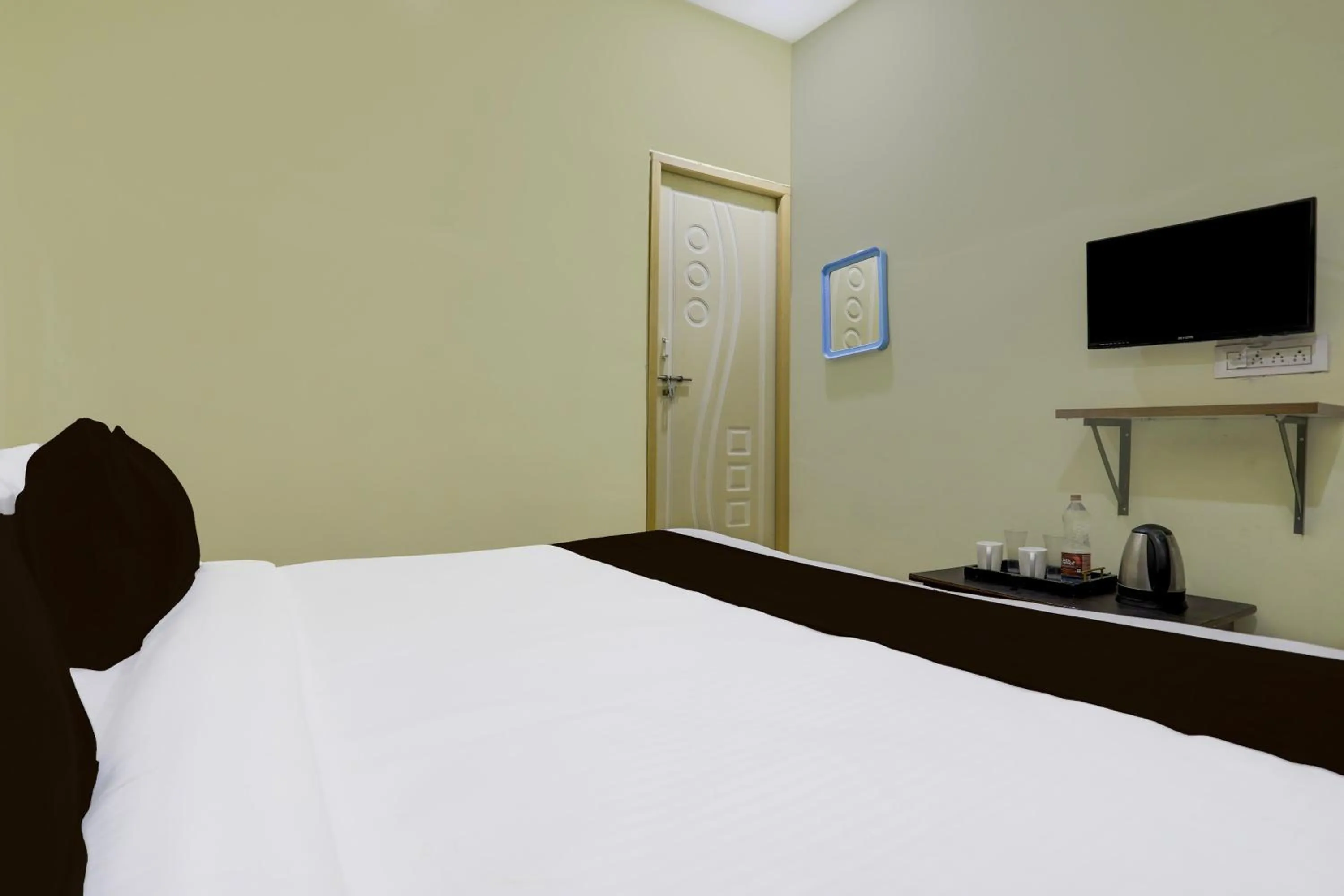 Bedroom, Bed in SPOT ON SRI KARTHIK GRAND INN