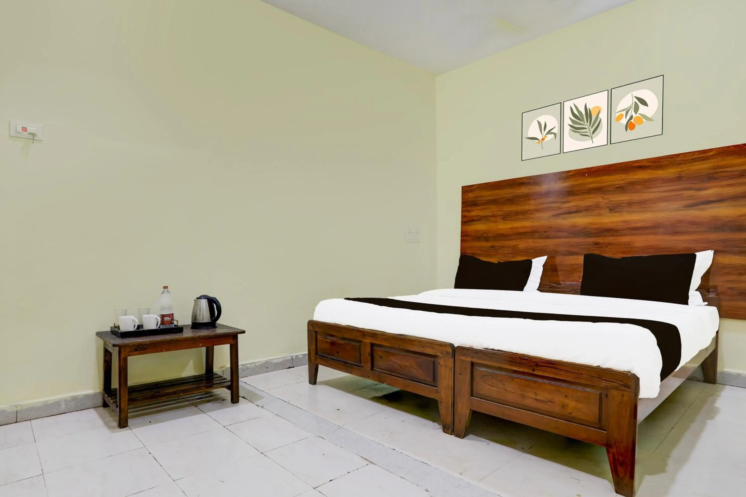 Bedroom, Bed in SPOT ON SRI KARTHIK GRAND INN