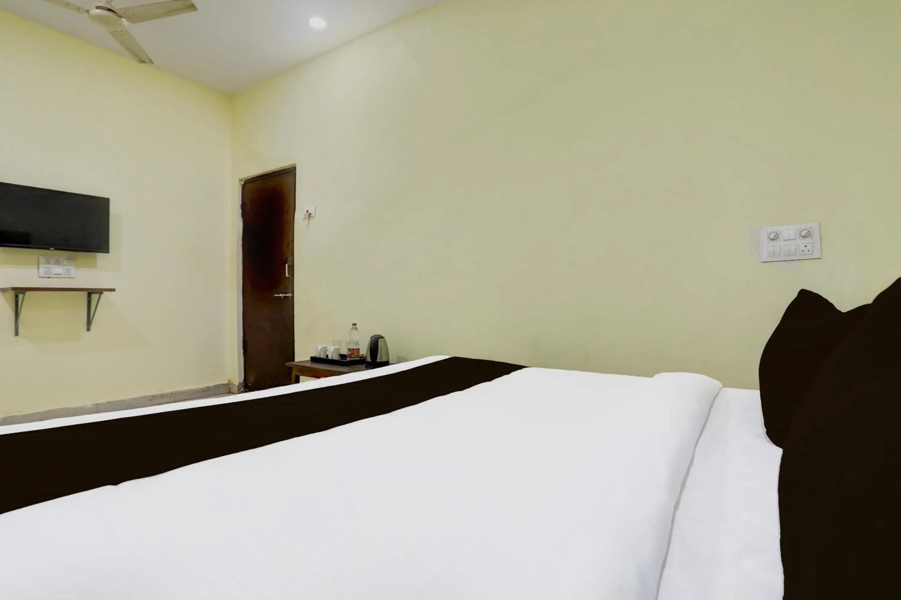 Bedroom, Bed in SPOT ON SRI KARTHIK GRAND INN