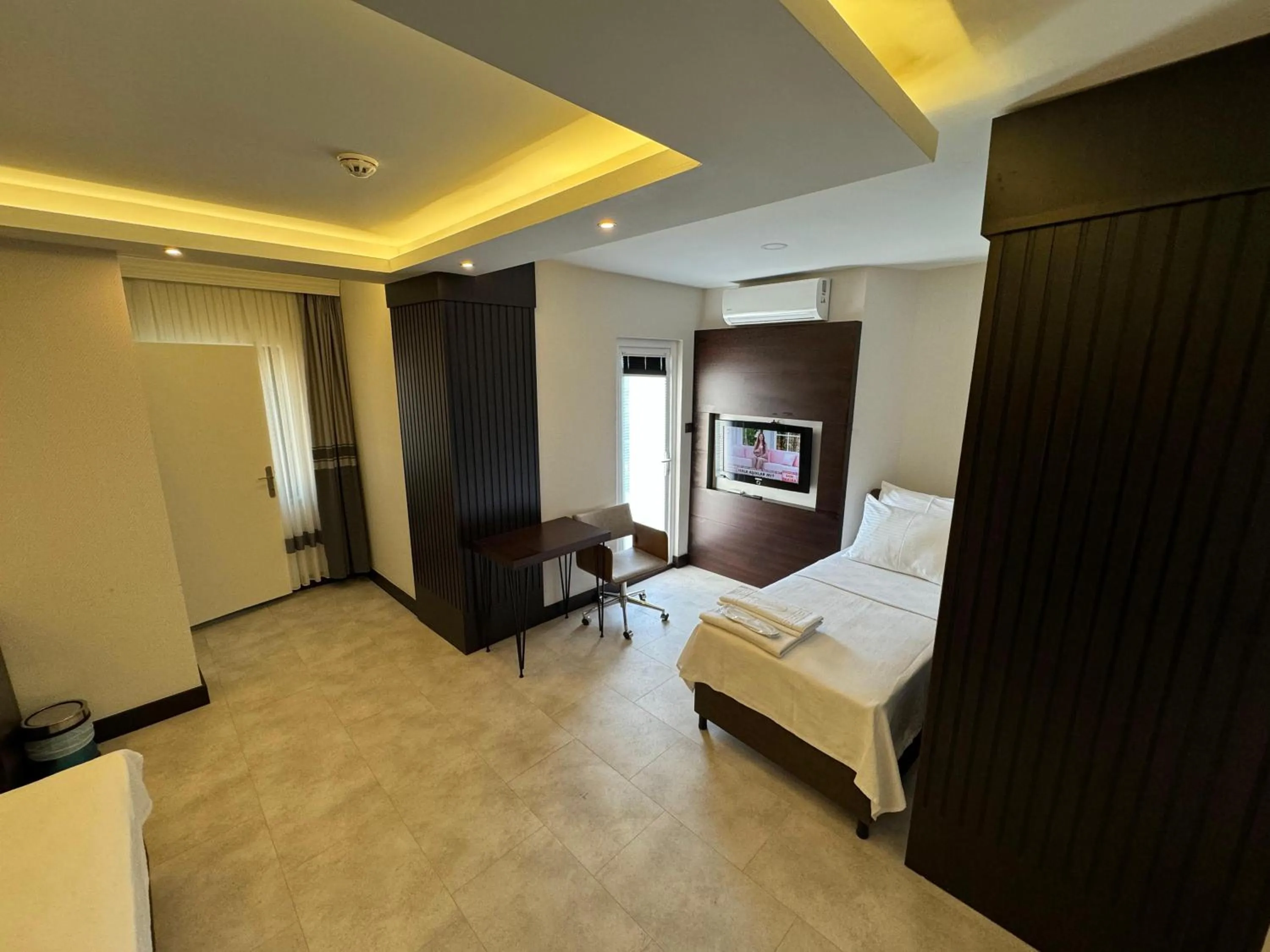 Bedroom, Bed in Visse Hotel