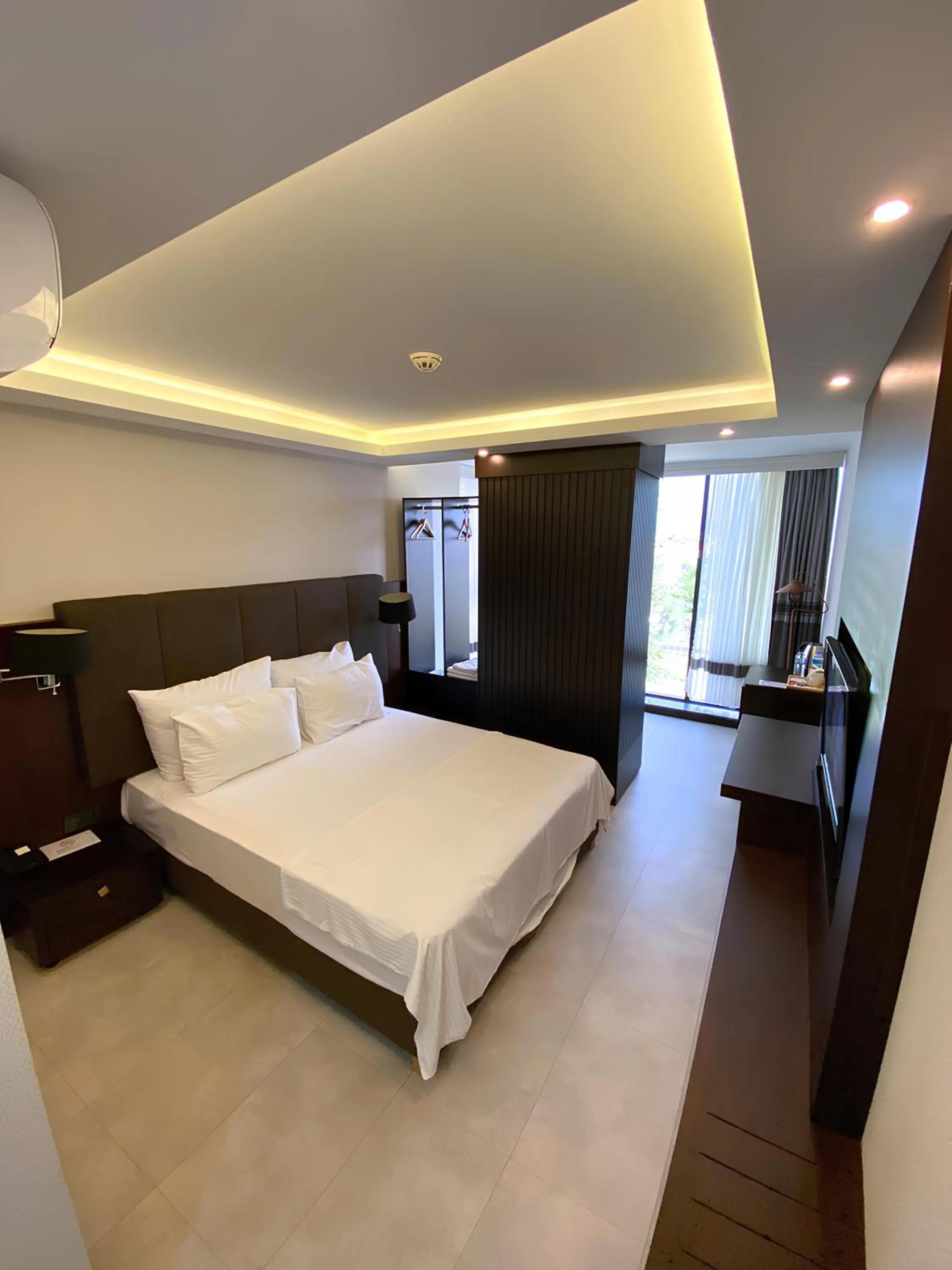 Photo of the whole room, Bed in Visse Hotel