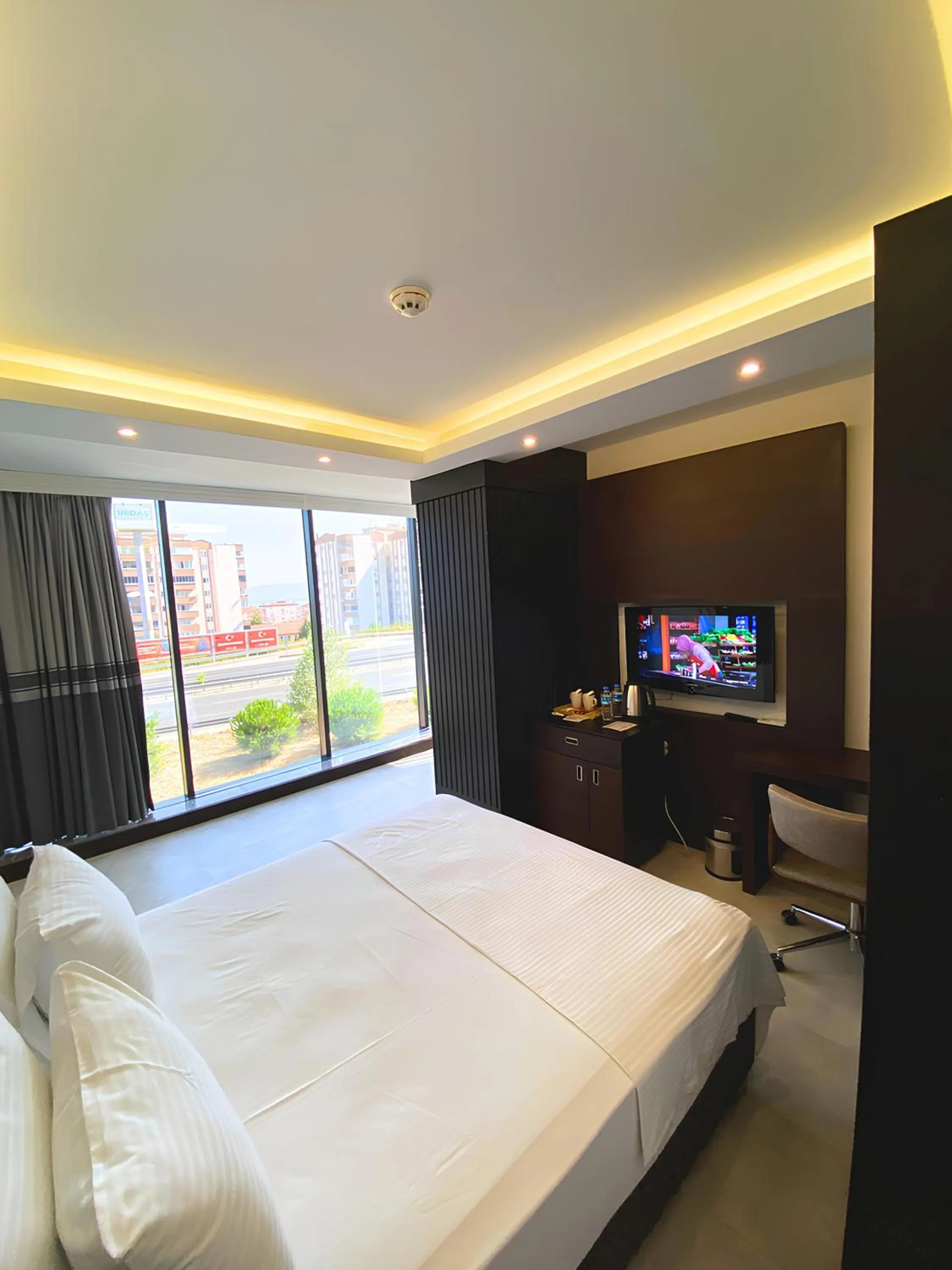 Photo of the whole room, Bed in Visse Hotel