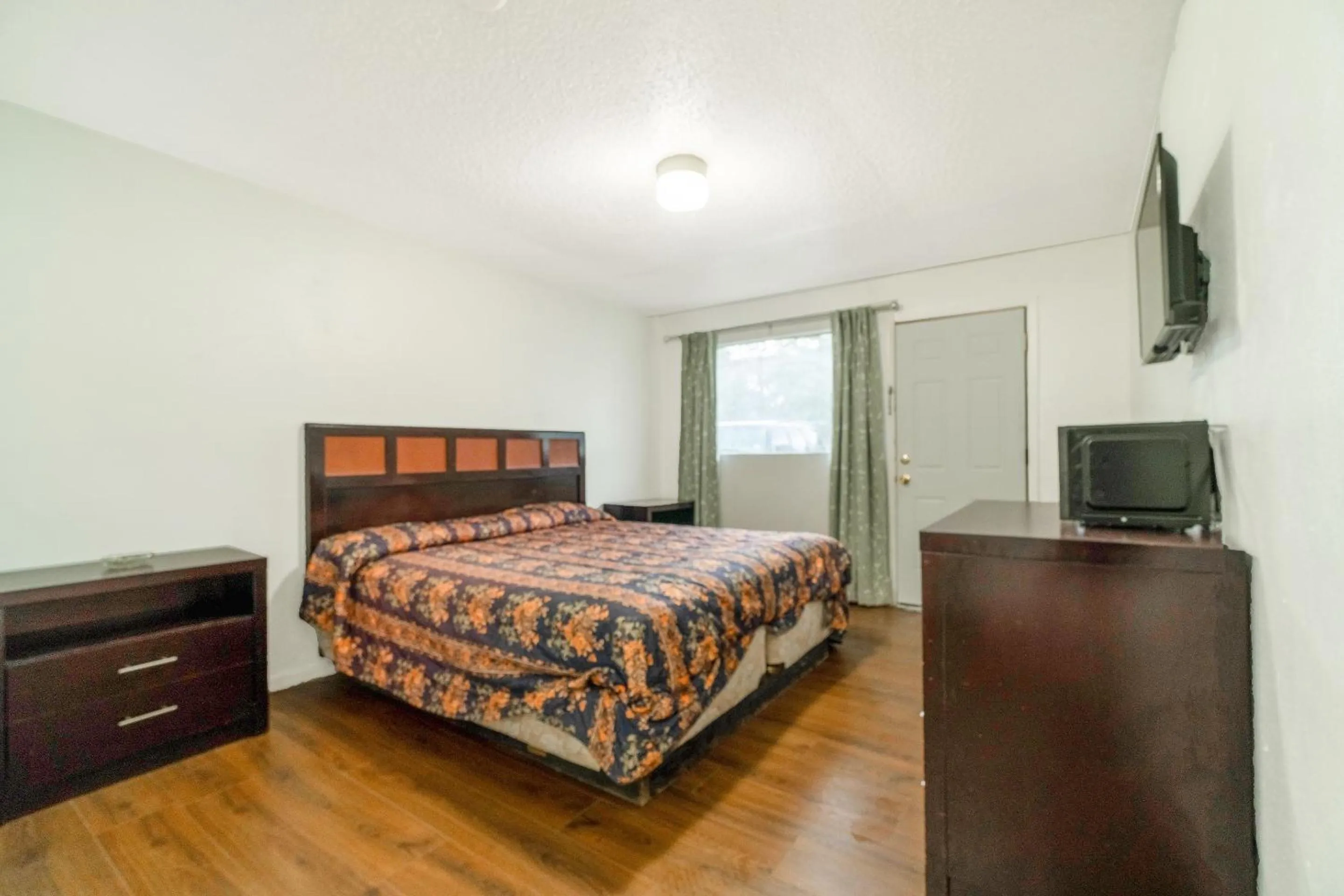 Bedroom, Bed in Budget Inn By OYO Palestine TX Hwy 79