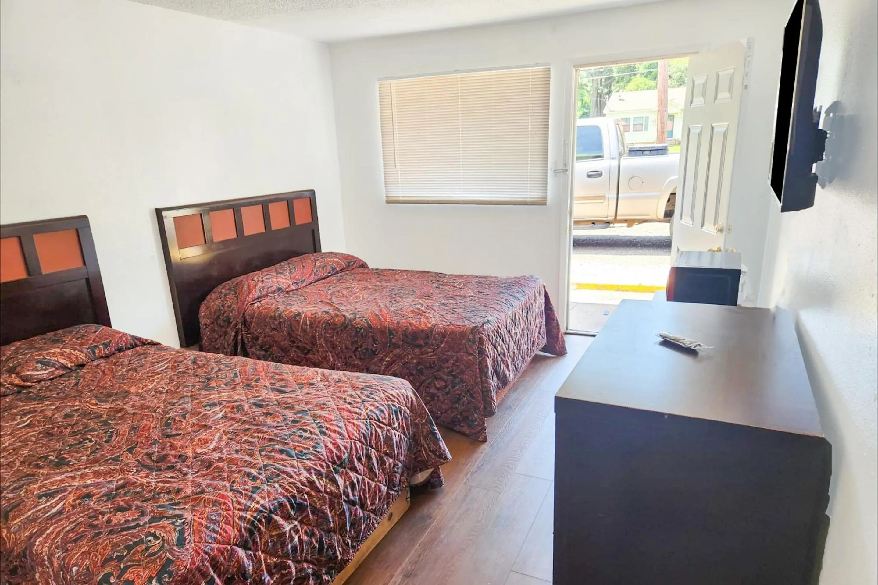 Bedroom, Bed in Budget Inn By OYO Palestine TX Hwy 79