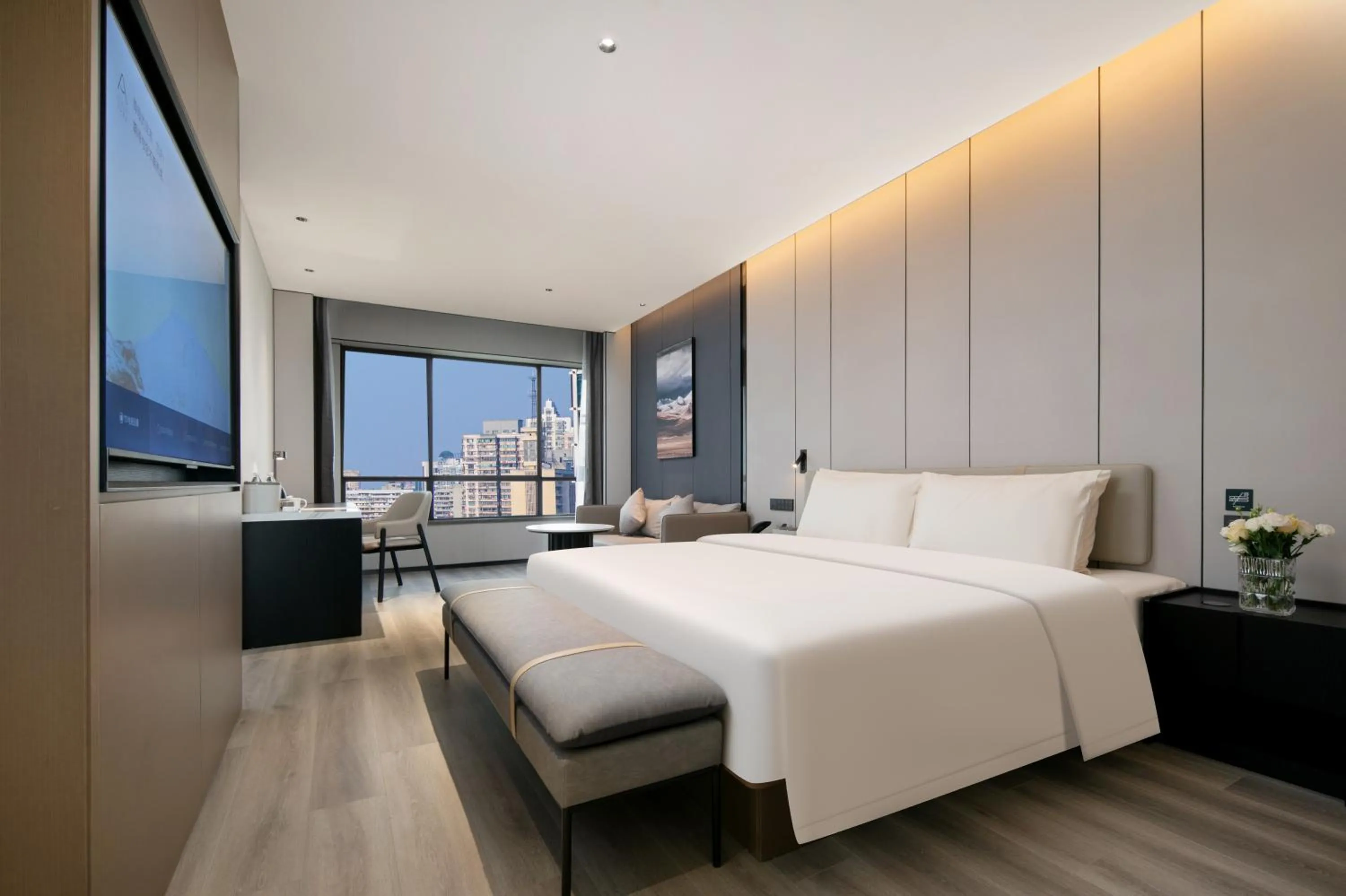 Photo of the whole room, Bed in Atour Hotel Shanghai Baoshan Shangda Road