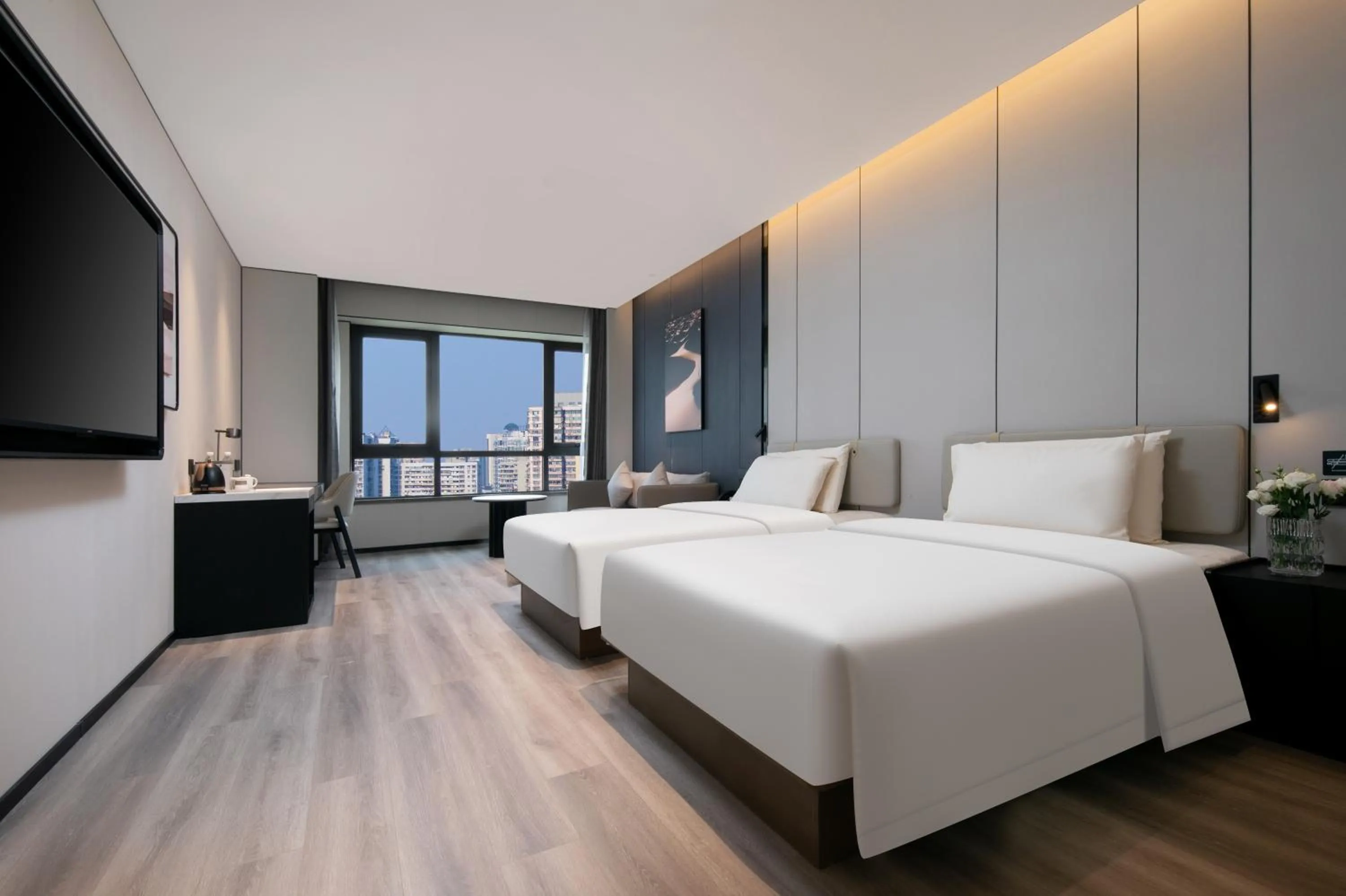 Photo of the whole room, Bed in Atour Hotel Shanghai Baoshan Shangda Road