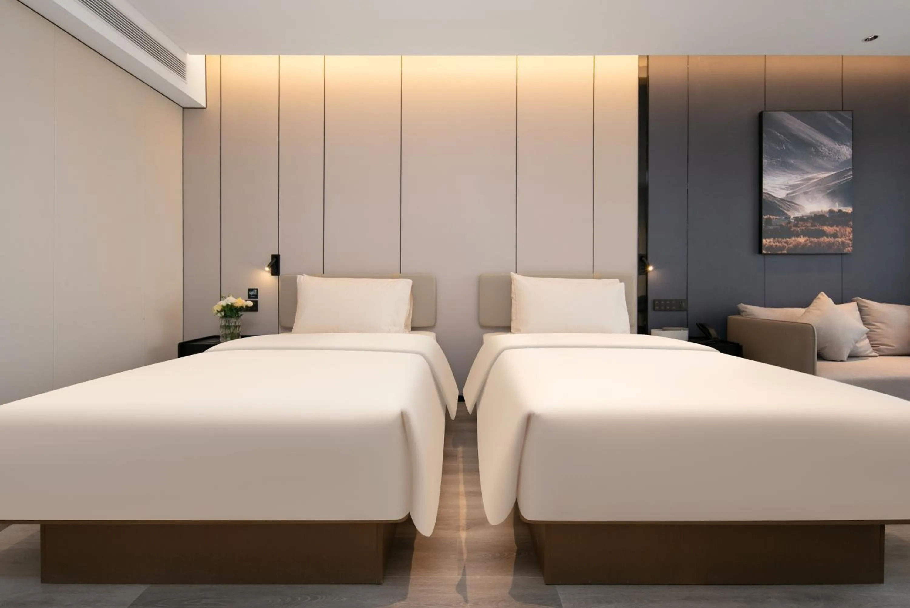 Bedroom, Bed in Atour Hotel Shanghai Baoshan Shangda Road