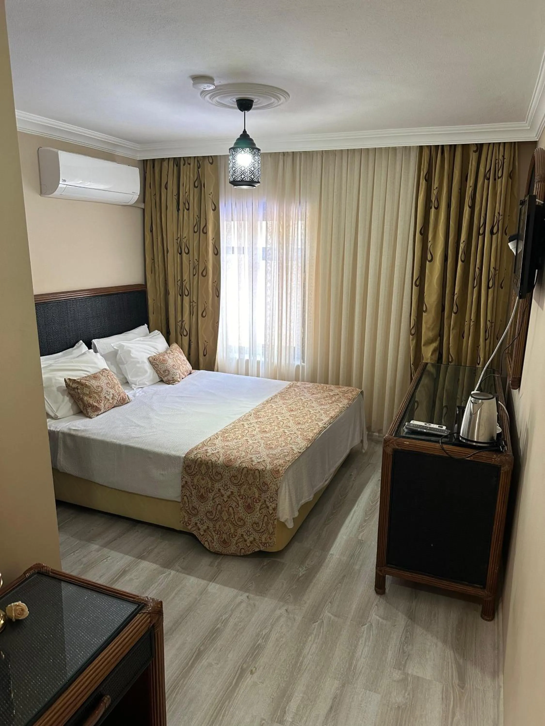 Bed in Loost Town Inn Hotel