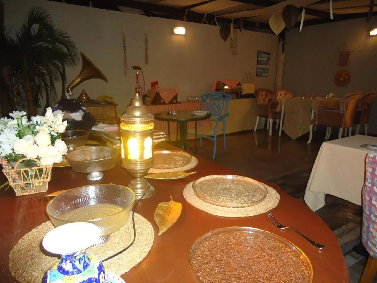 Restaurant/places to eat in Loost Town Inn Hotel