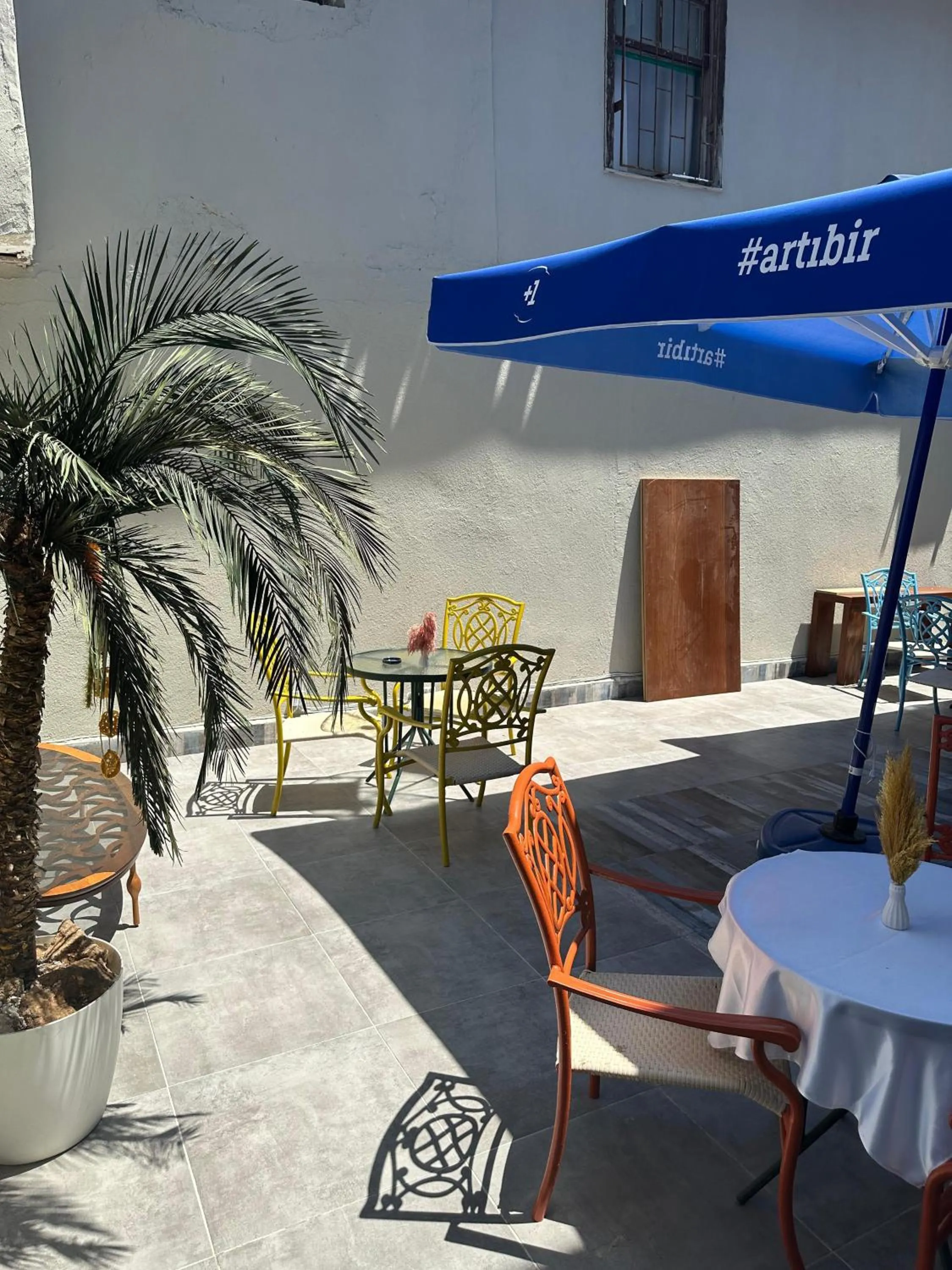 Property building in Loost Town Inn Hotel