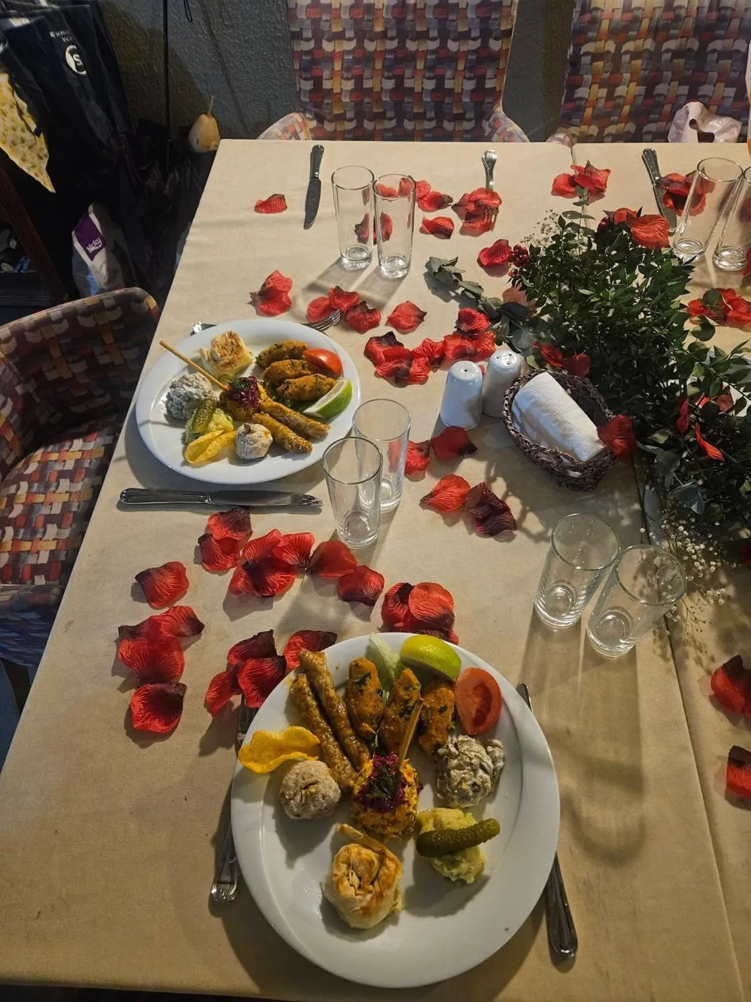 Food and drinks in Loost Town Inn Hotel