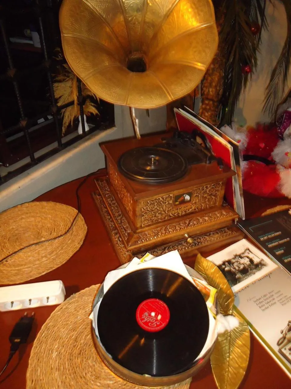 Restaurant/places to eat in Loost Town Inn Hotel