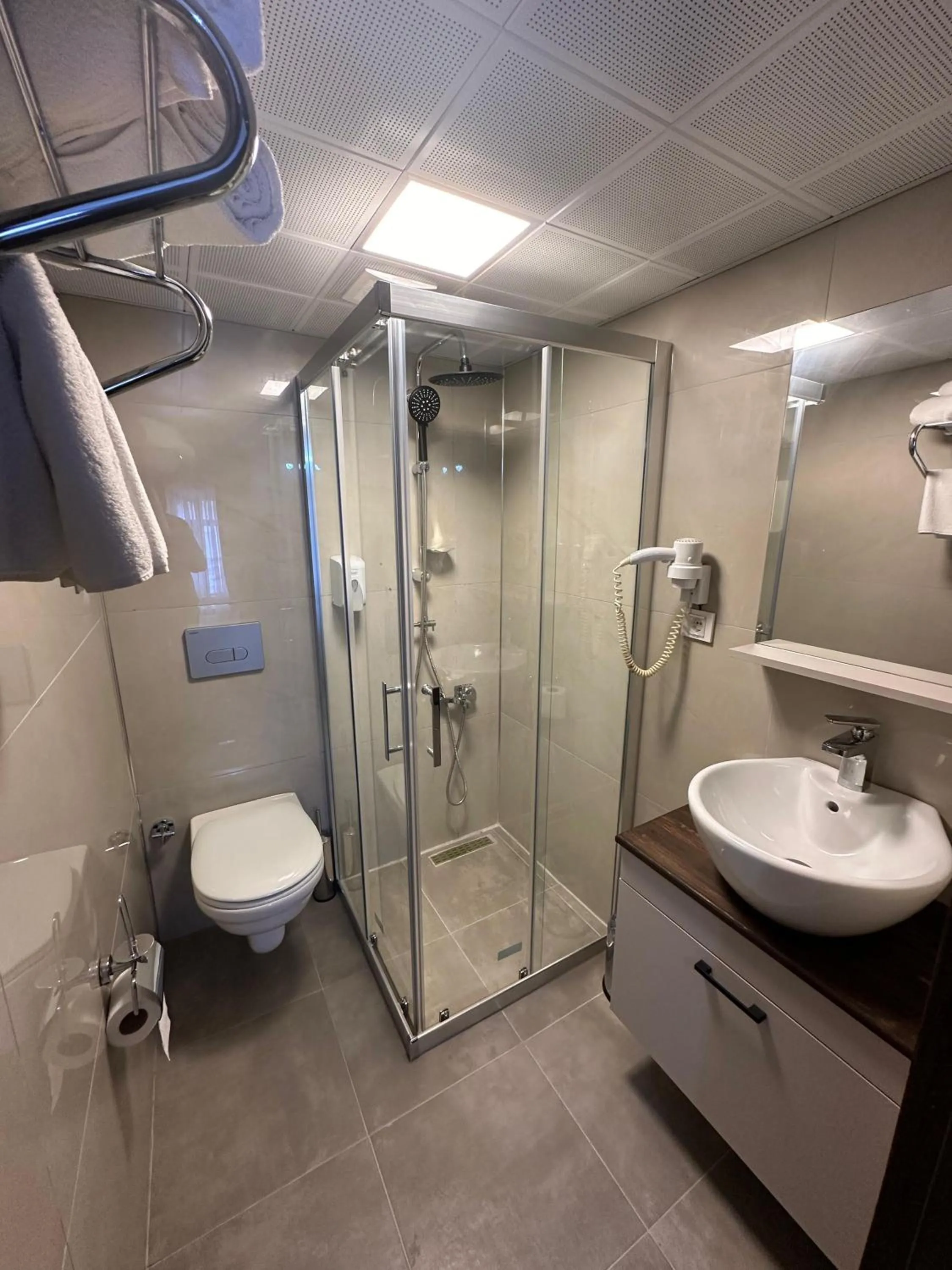 Shower in Loost Town Inn Hotel