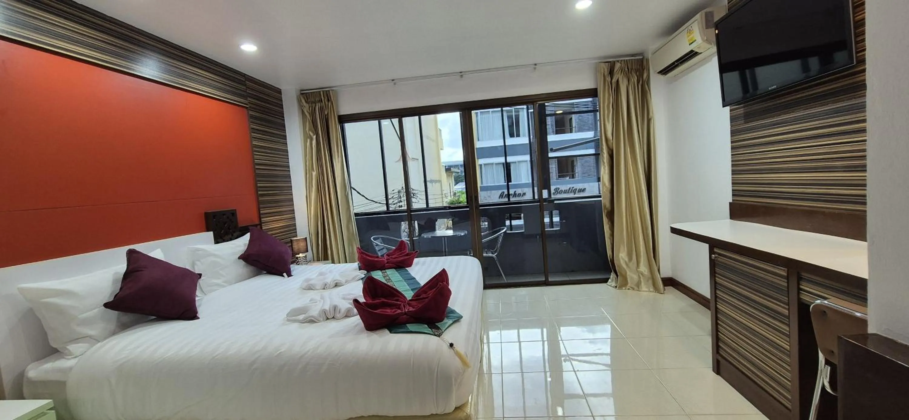 Bedroom in Patong Max Value Hotel
