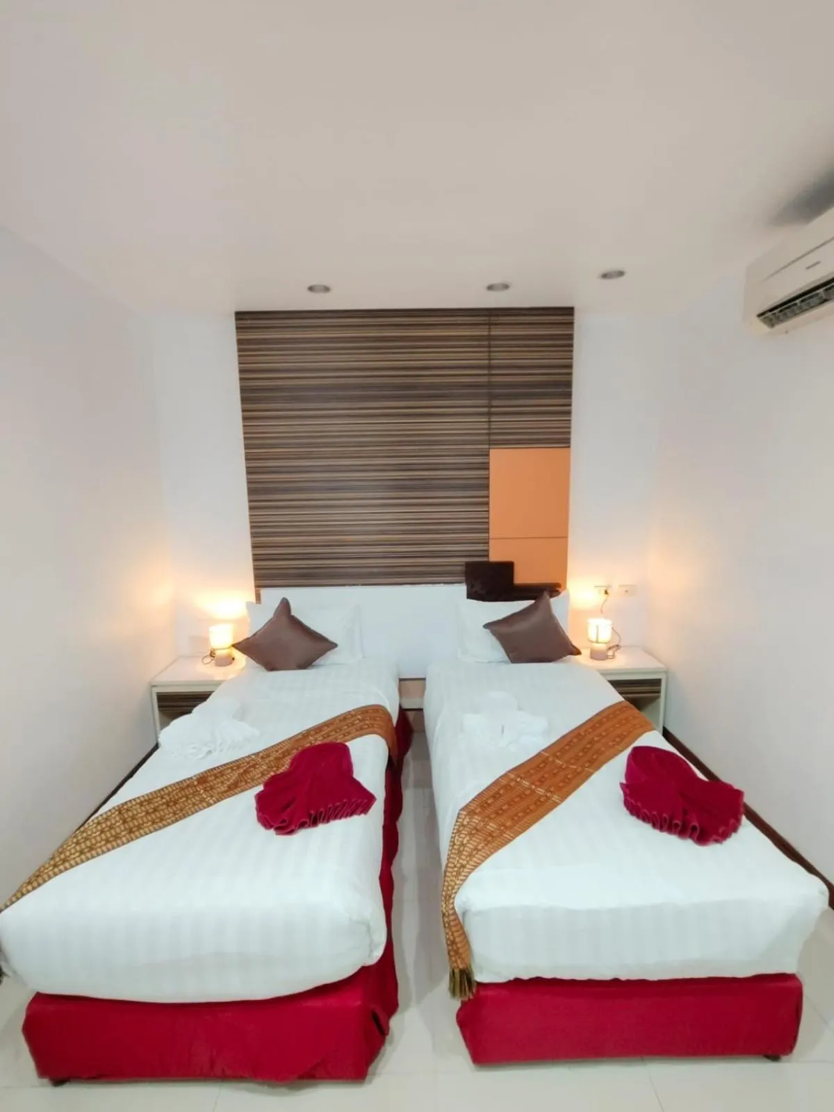 Bed in Patong Max Value Hotel