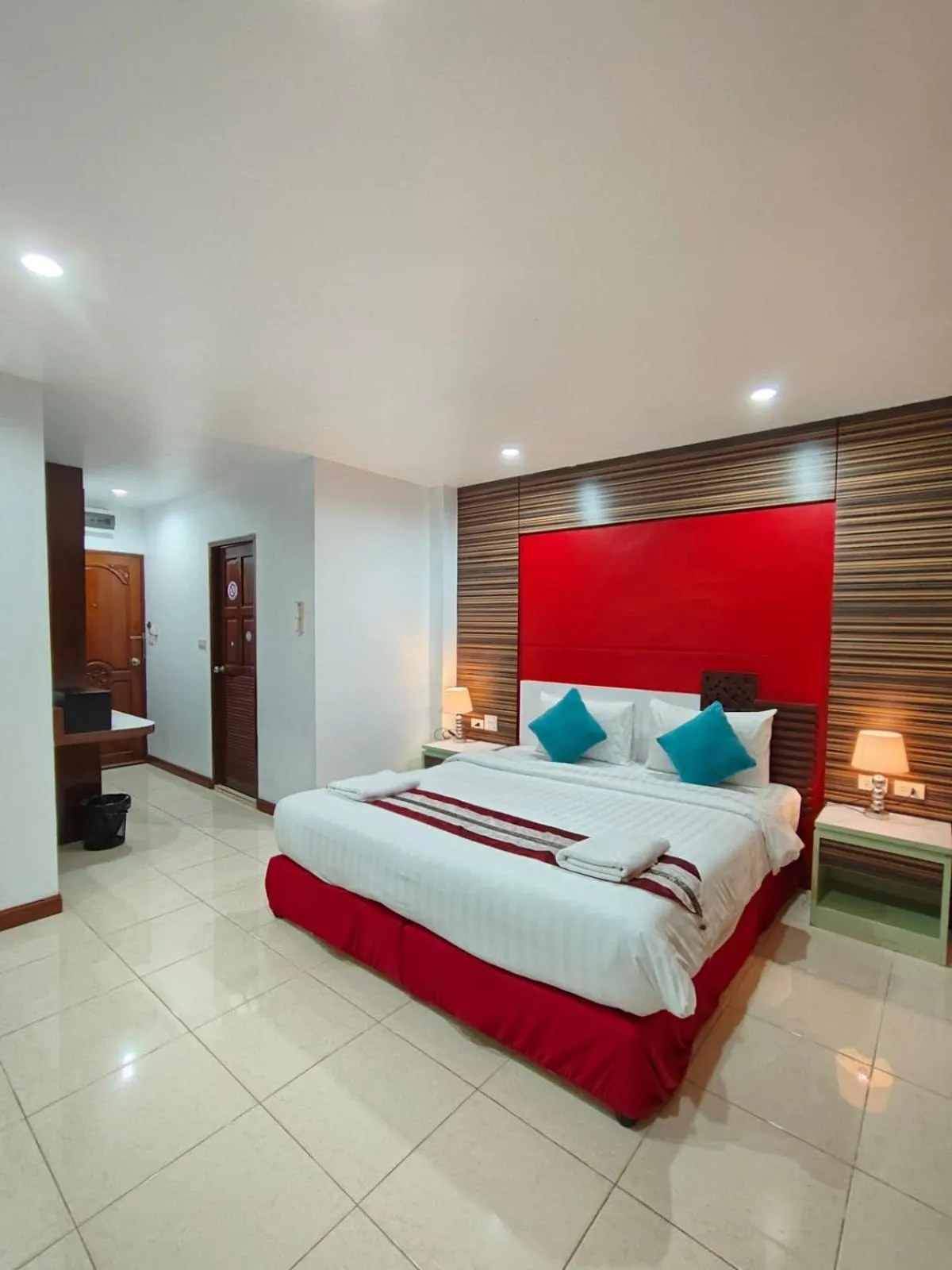 Photo of the whole room, Bed in Patong Max Value Hotel