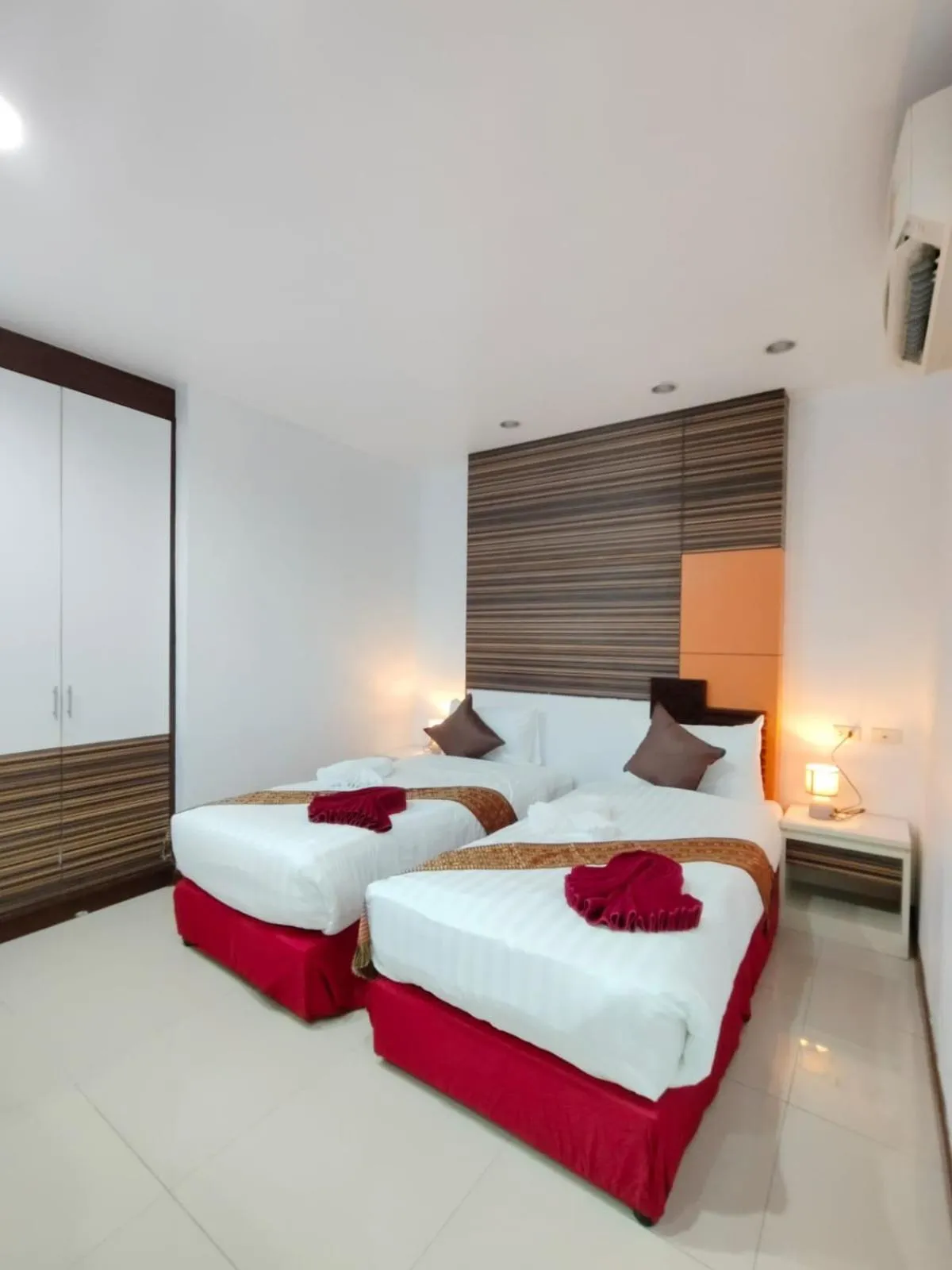 Bedroom, Bed in Patong Max Value Hotel