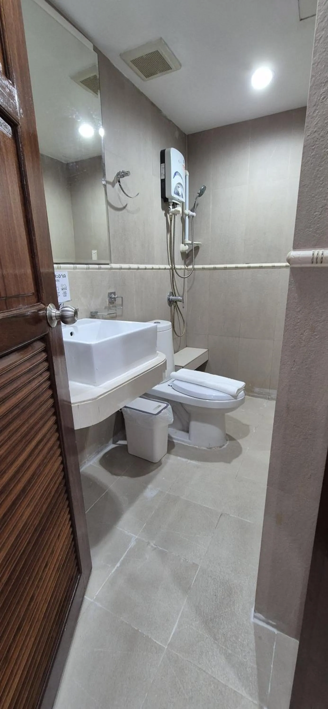 Bathroom in Patong Max Value Hotel
