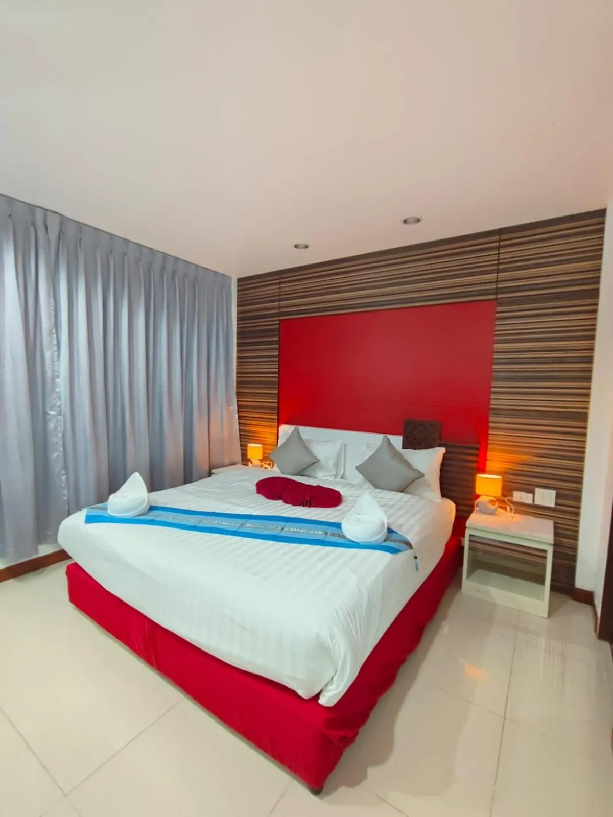 Bedroom, Bed in Patong Max Value Hotel