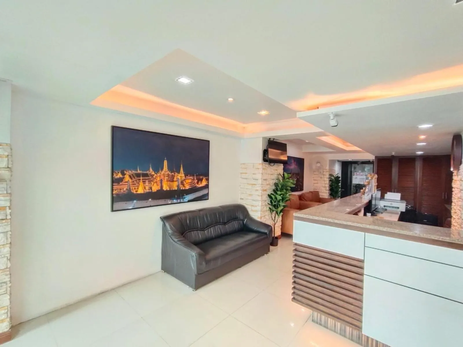 Lobby or reception in Patong Max Value Hotel