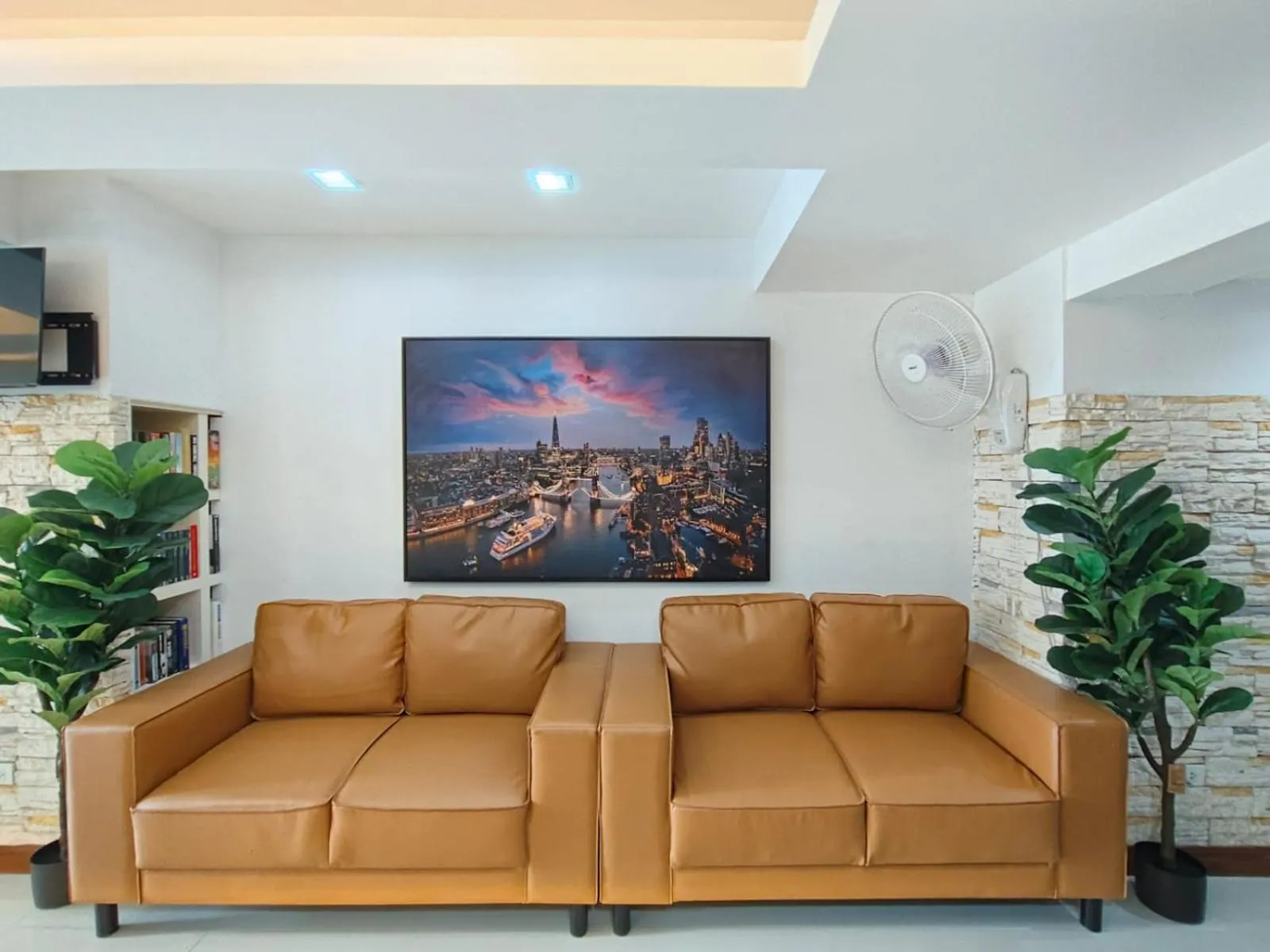 Seating area in Patong Max Value Hotel