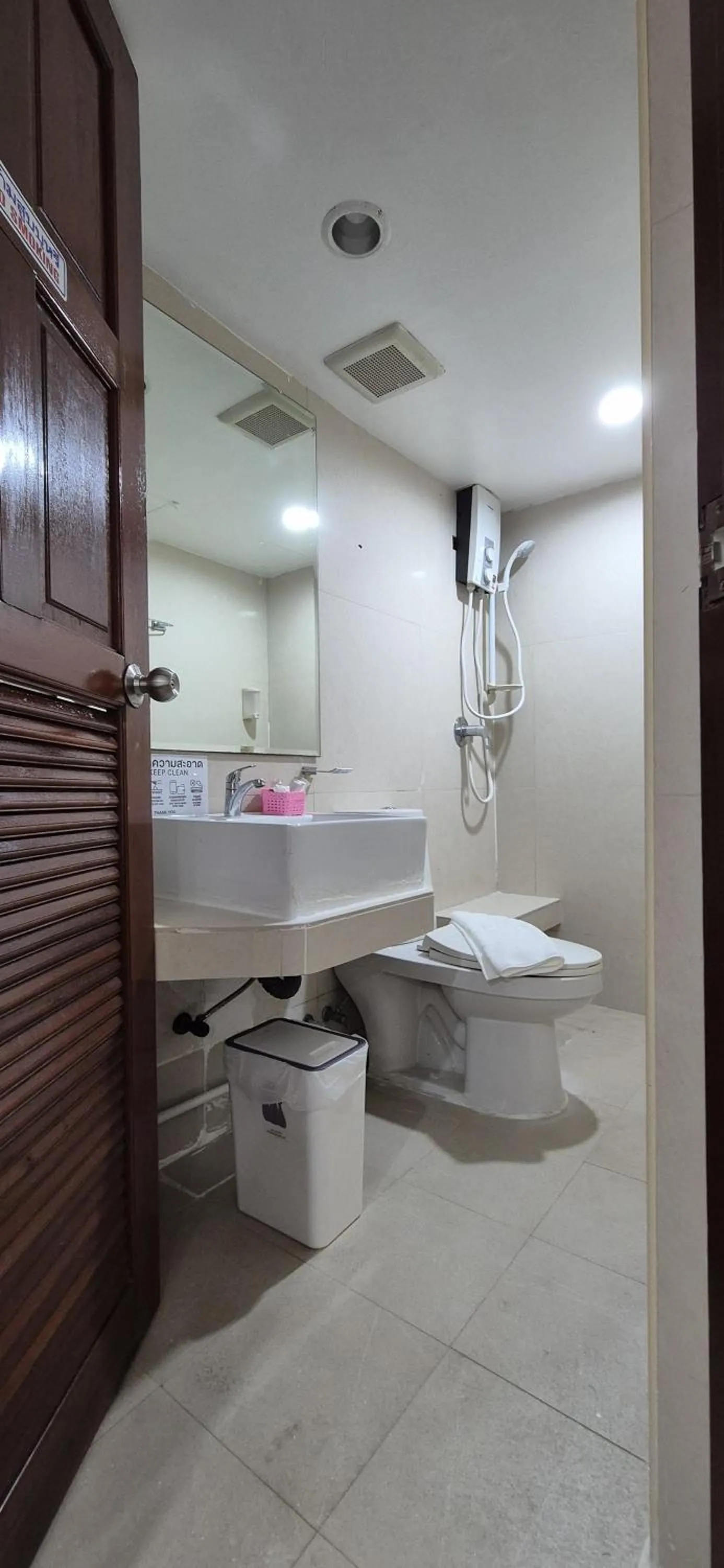 Bathroom in Patong Max Value Hotel