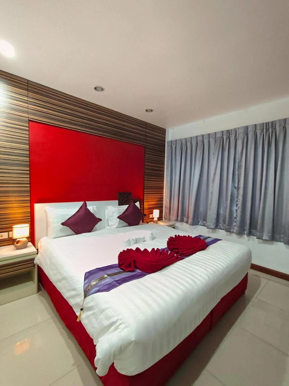 Bedroom, Bed in Patong Max Value Hotel