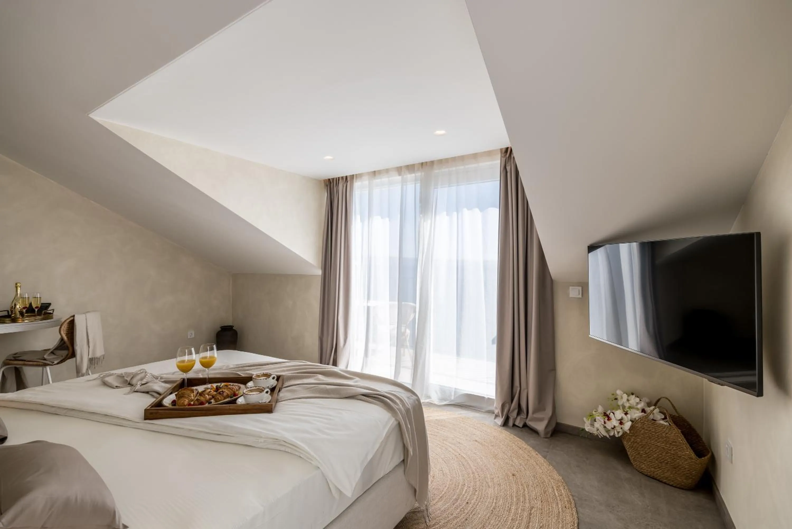 TV and multimedia, Bed in Hotel Aria