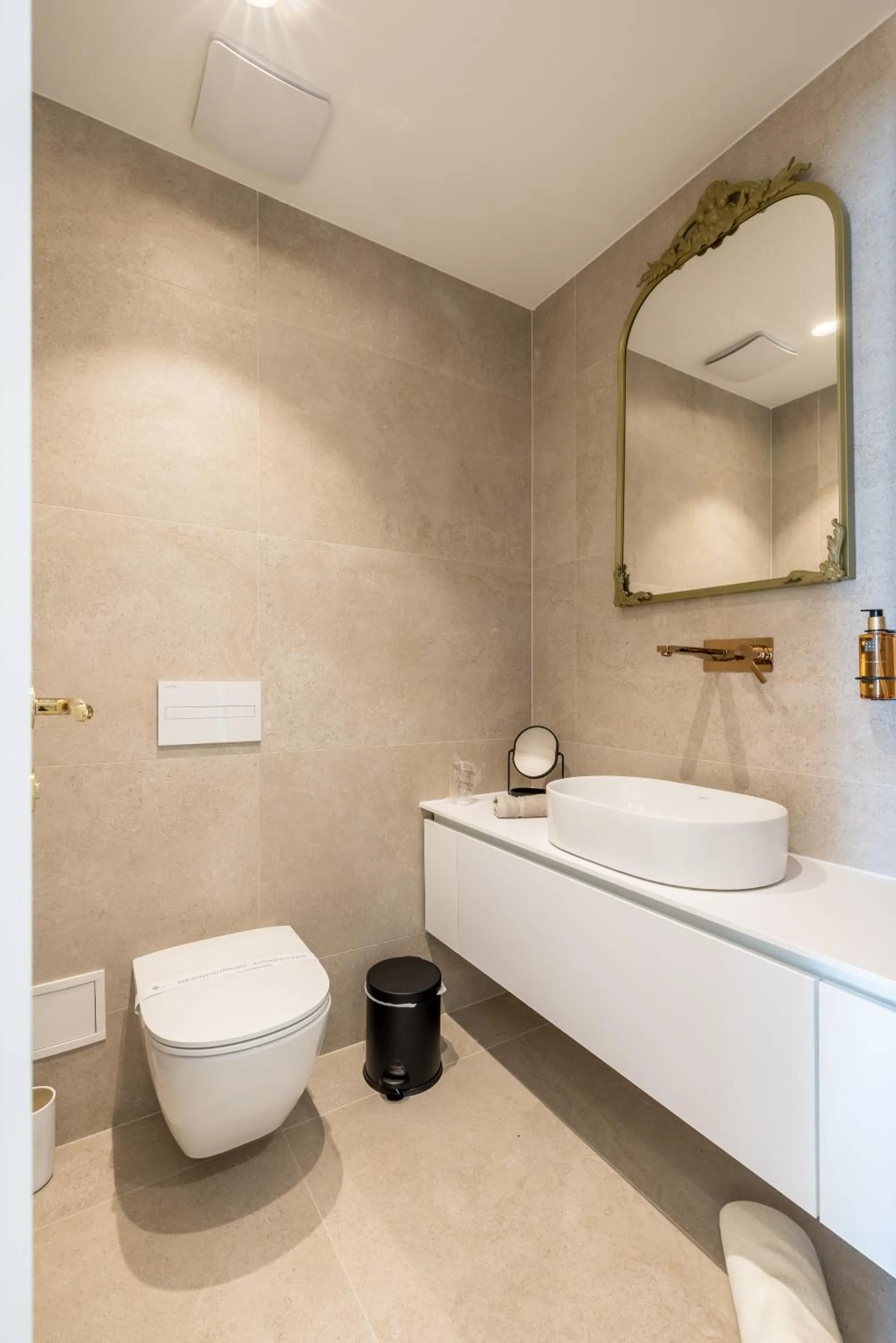 Toilet in Hotel Aria