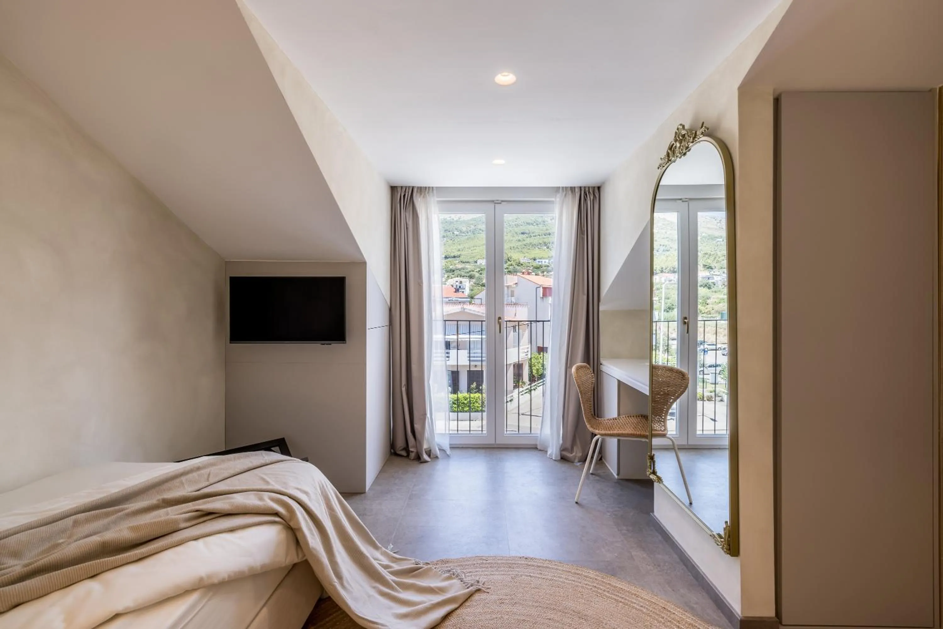 View (from property/room), Bed in Hotel Aria