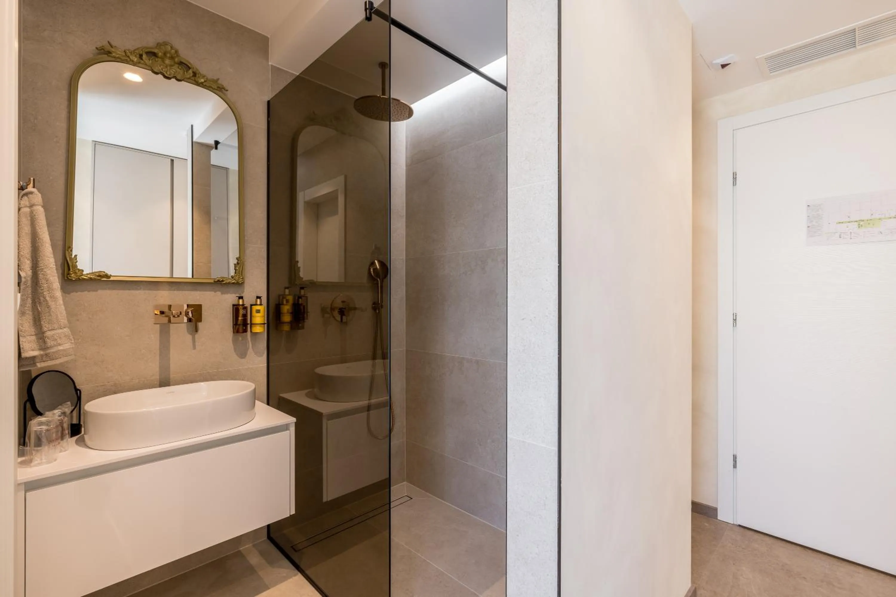 Bathroom in Hotel Aria