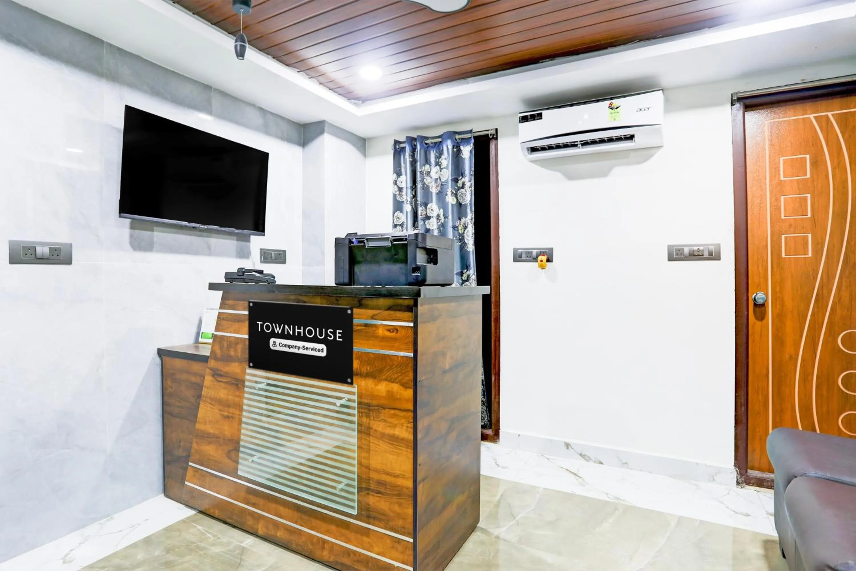 Lobby or reception in Townhouse VIP Hills Hitech City