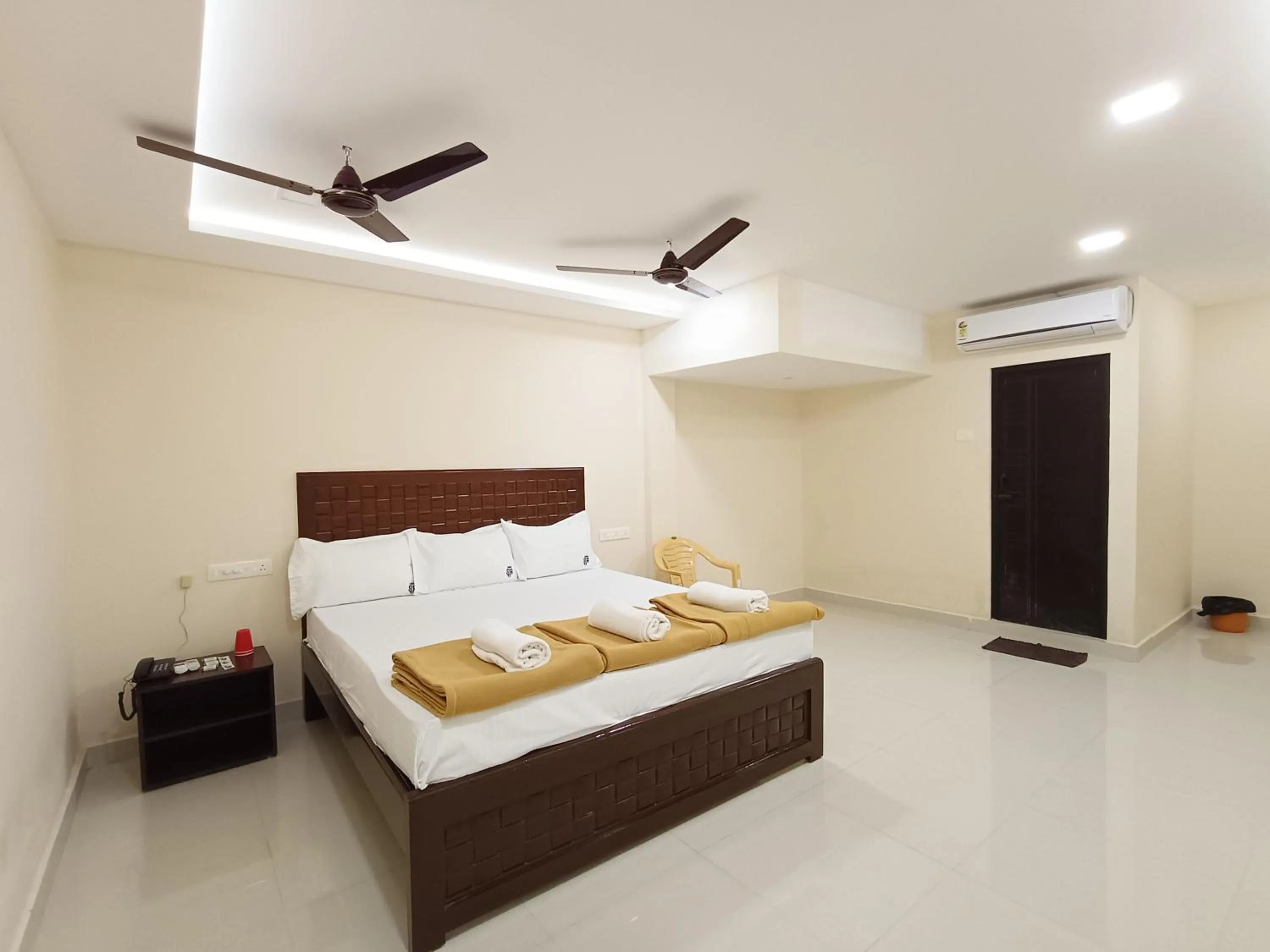 Photo of the whole room, Bed in Selvi Residency