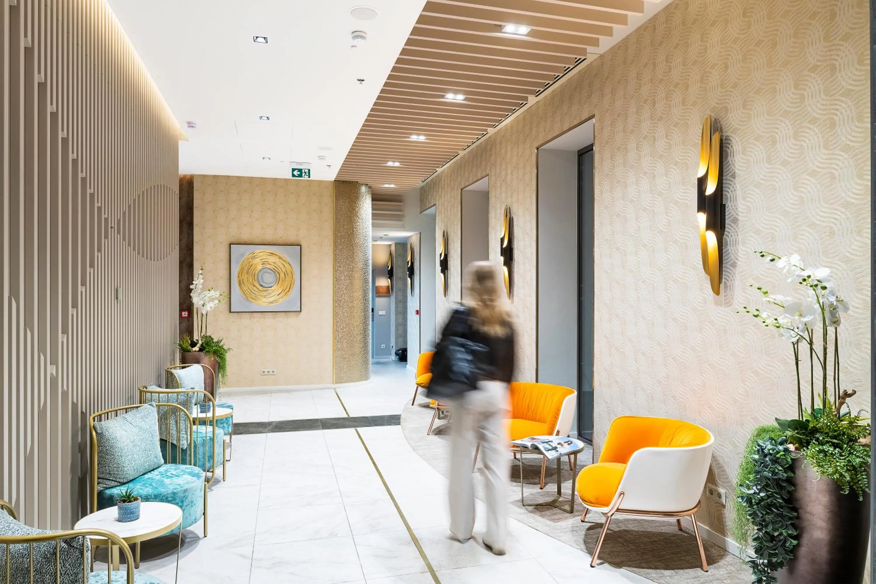 People in Three Corners Avenue Hotel