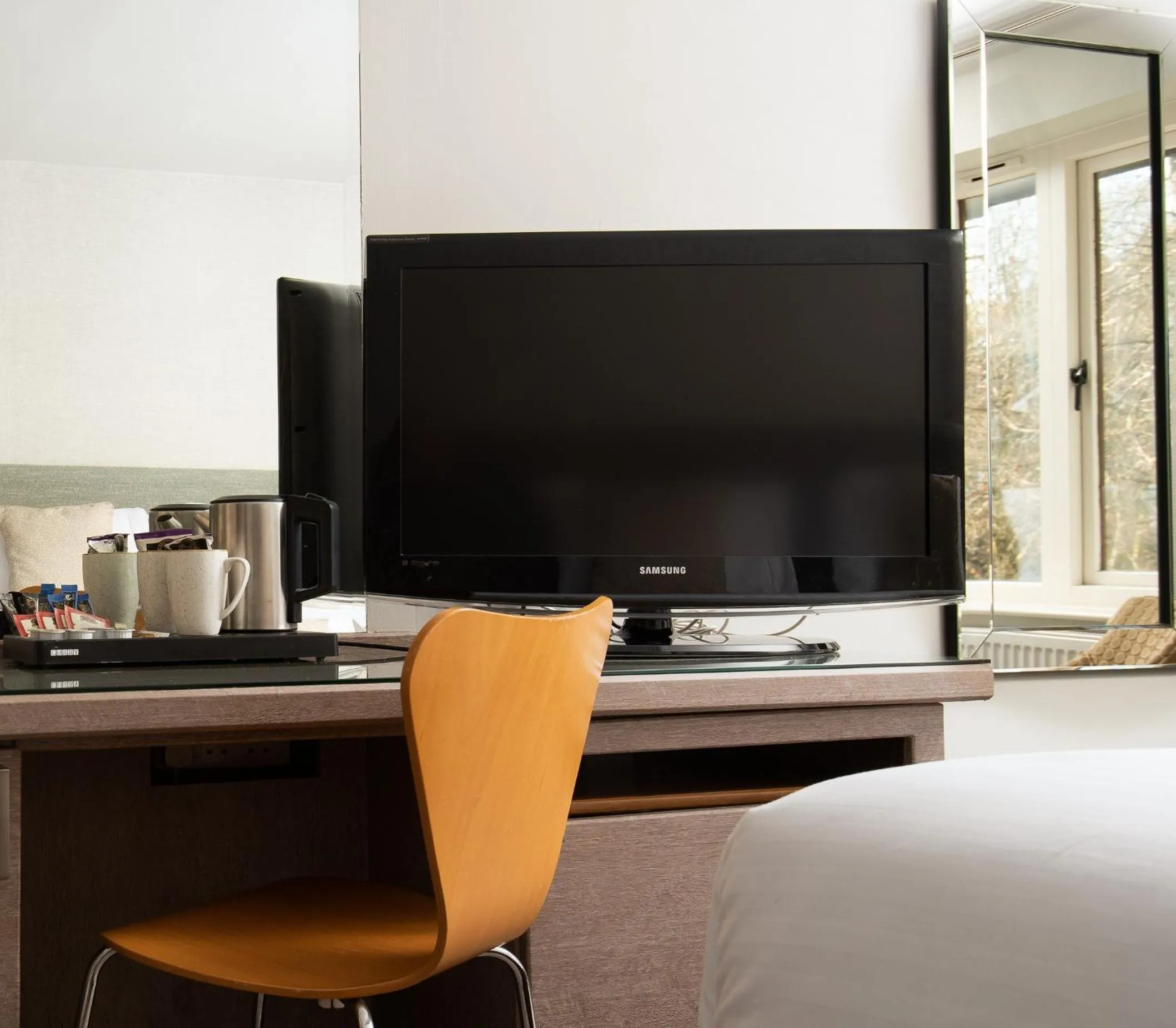 TV and multimedia, Bed in Windermere Rooms at The Wateredge Inn