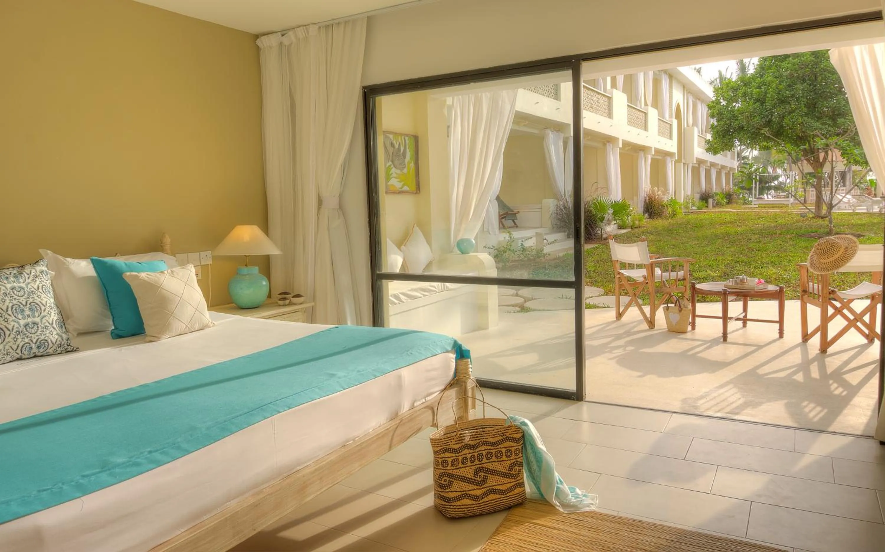 Bed in Diamonds Malindi