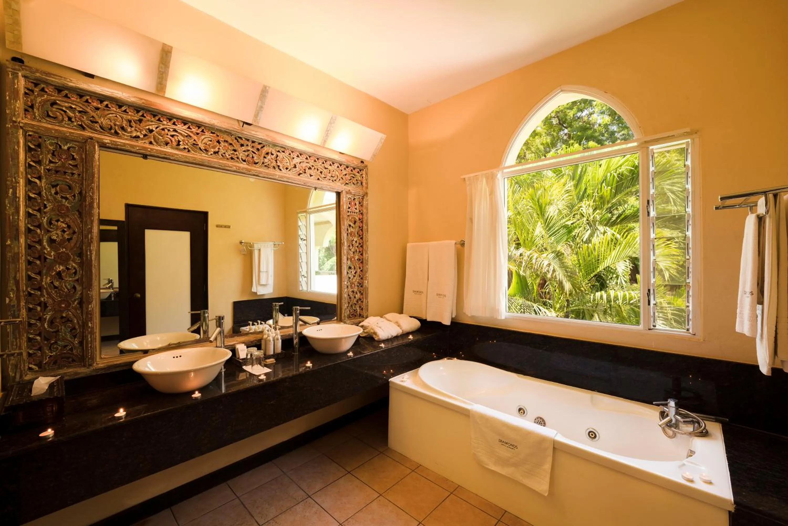 Bathroom in Diamonds Malindi
