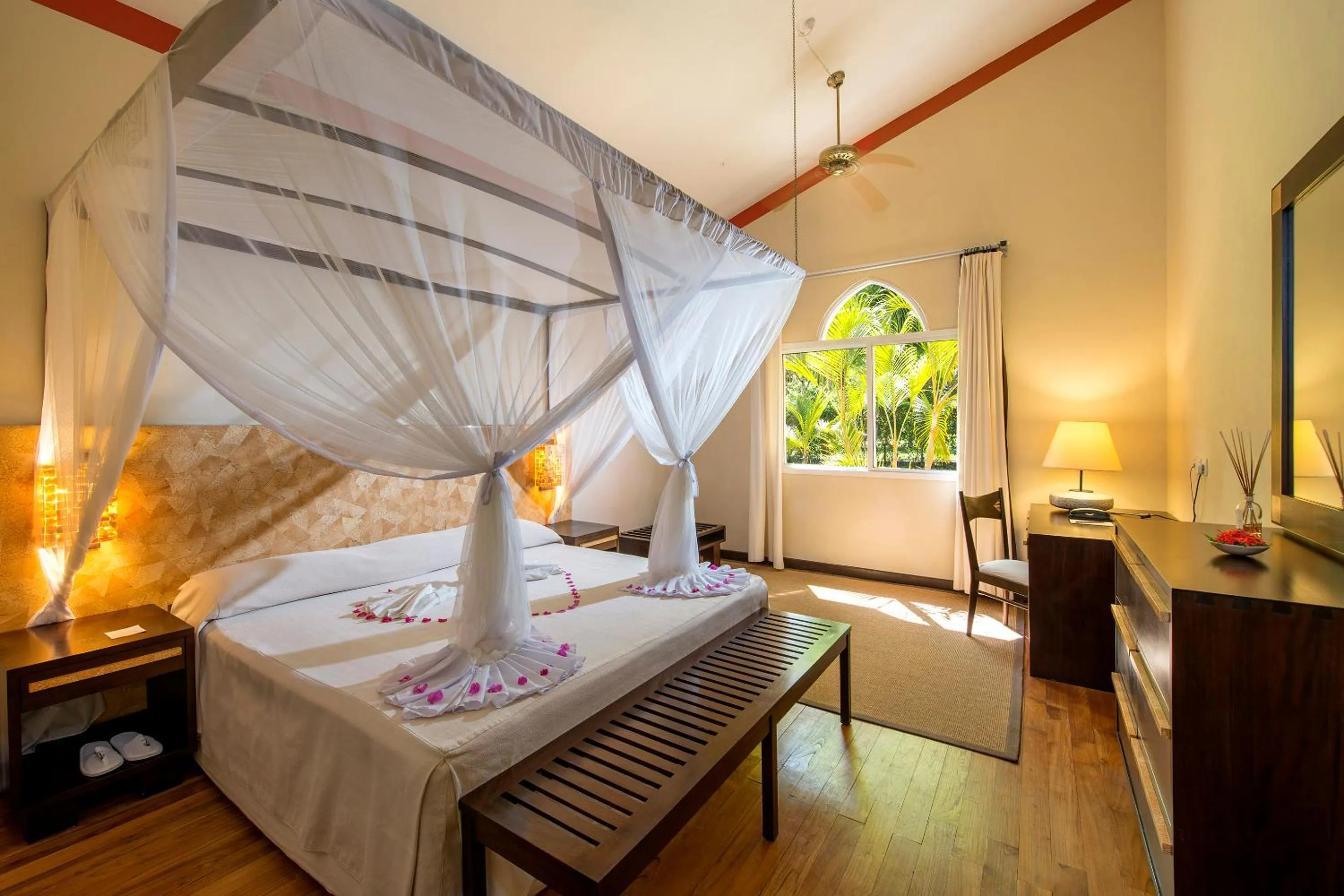 Bed in Diamonds Malindi