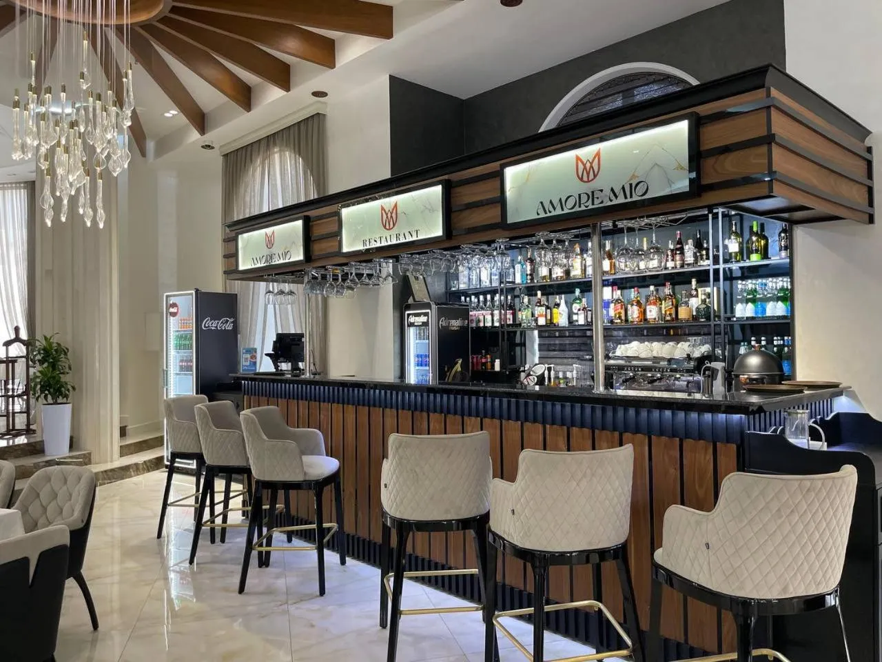 Restaurant/places to eat in Ametist Hotel Complex