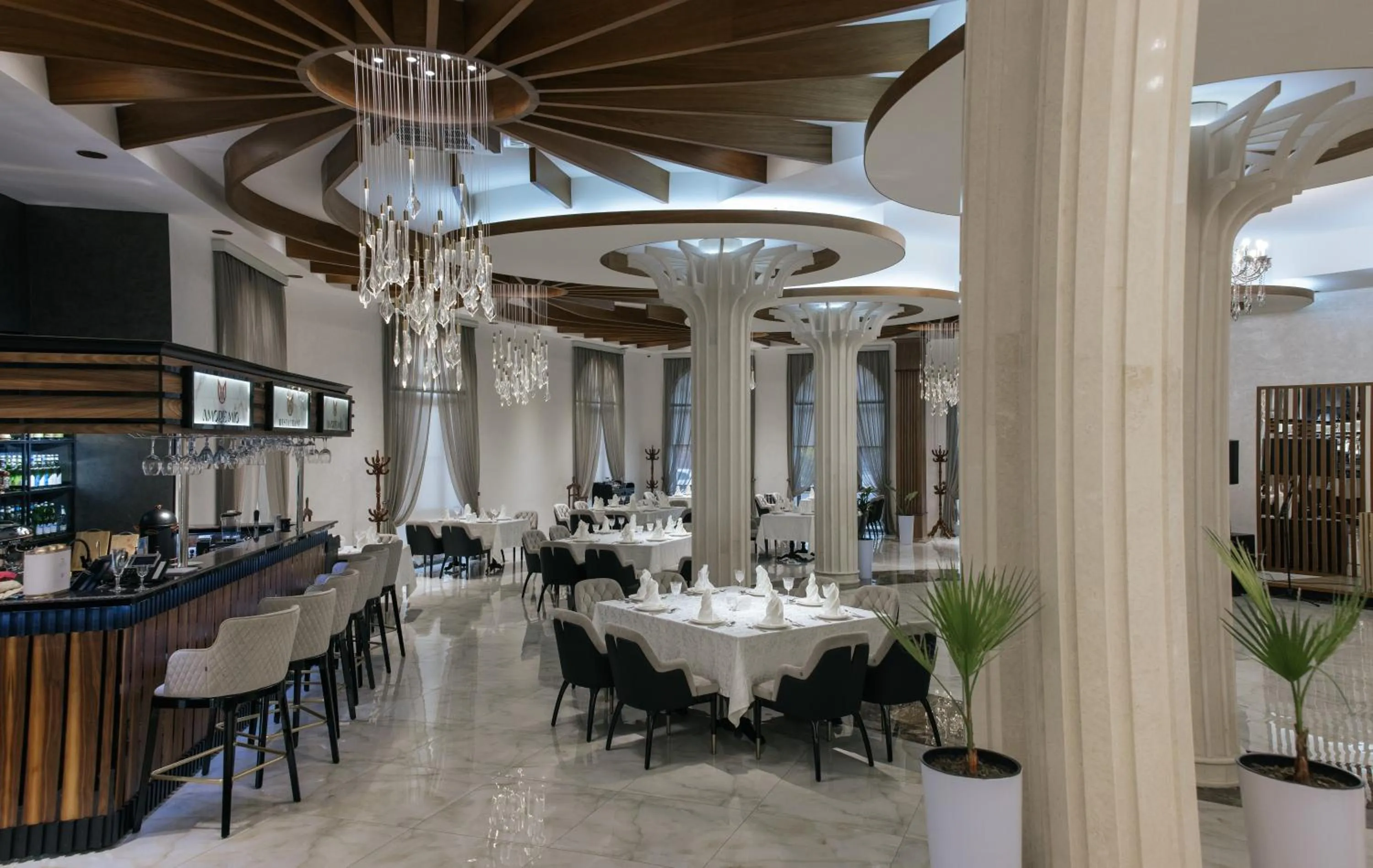 Restaurant/places to eat in Ametist Hotel Complex