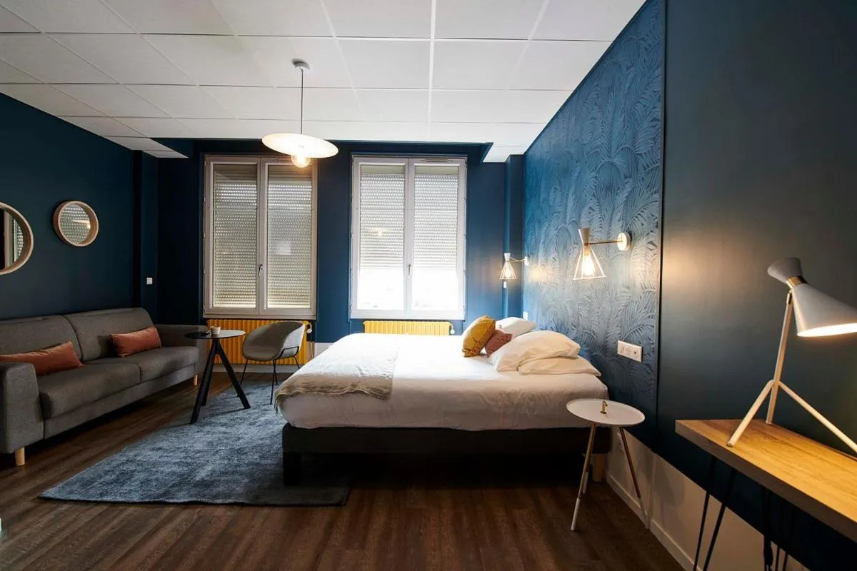 Bed in Hôtel de France - Beaune