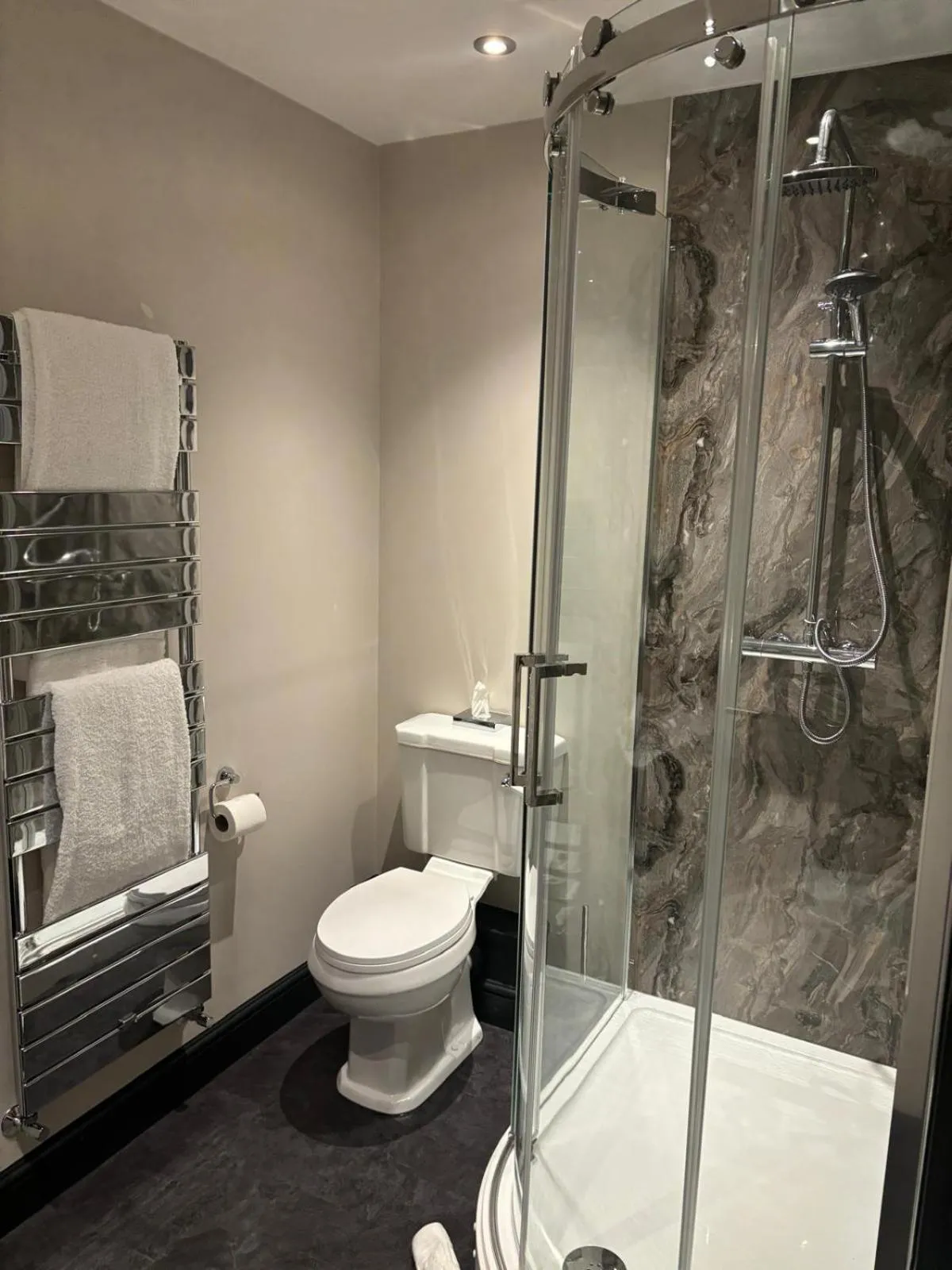 Shower in The Castle Coaching Inn