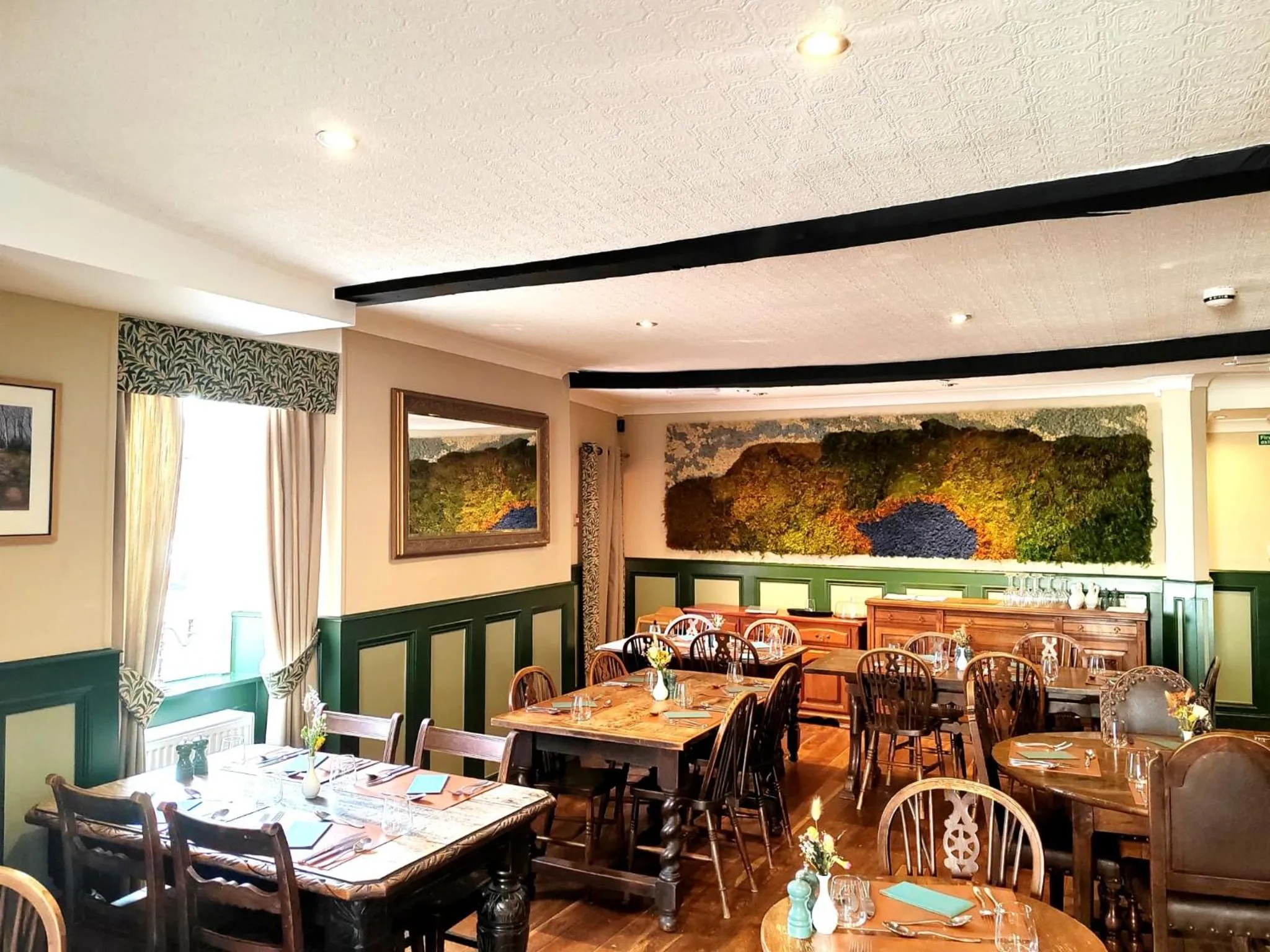 Restaurant/places to eat in The Castle Coaching Inn