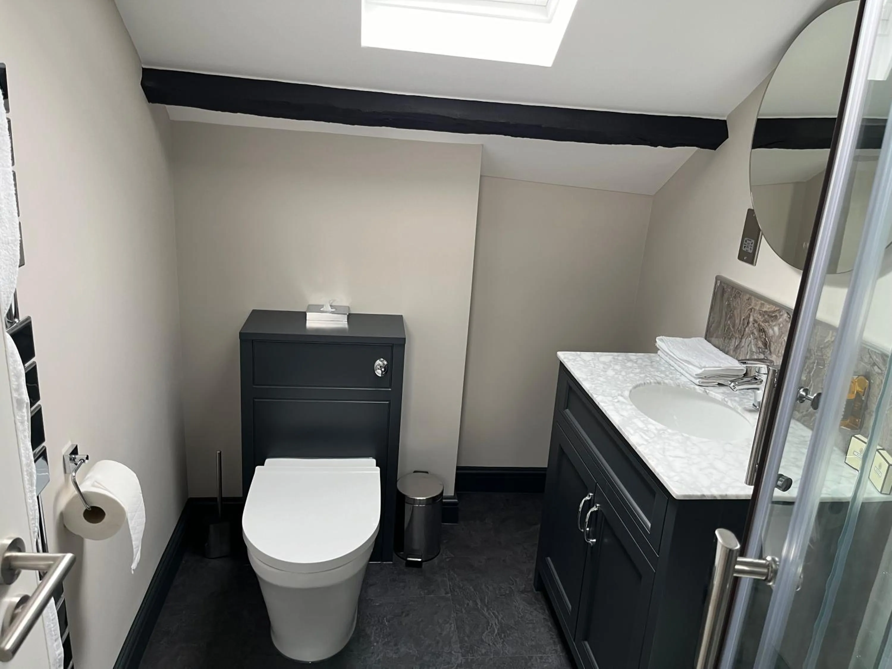 Bathroom in The Castle Coaching Inn