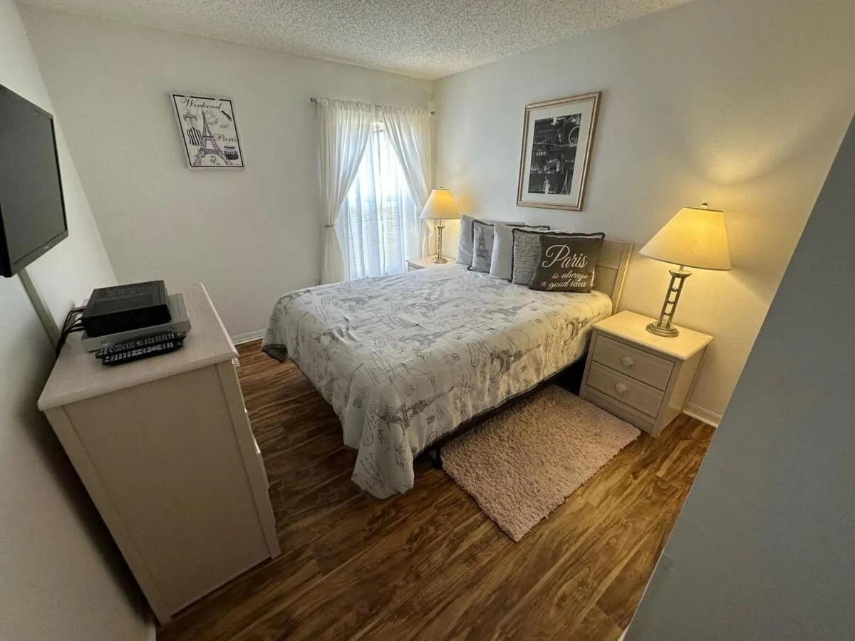 Bed in Beautiful Villa Near Disney Private Pool