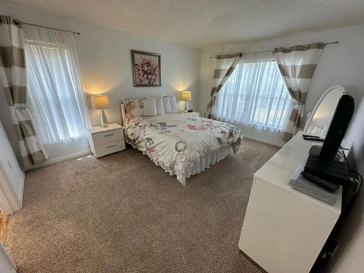 Bed in Beautiful Villa Near Disney Private Pool