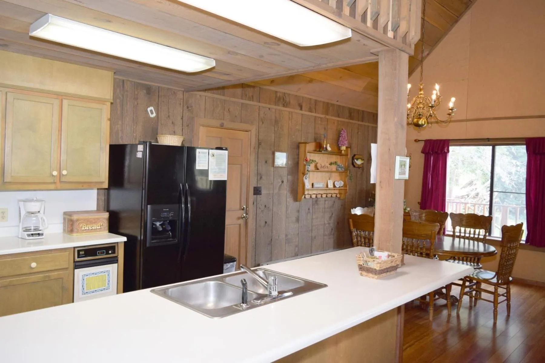 Artz Valley Cabin - WiFi - Satellite - Washer - Dryer - Wrap Around Deck - Wood Burning Fireplace - Secluded Setting