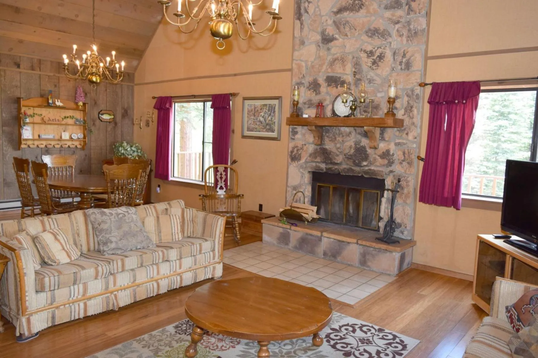 Artz Valley Cabin - WiFi - Satellite - Washer - Dryer - Wrap Around Deck - Wood Burning Fireplace - Secluded Setting
