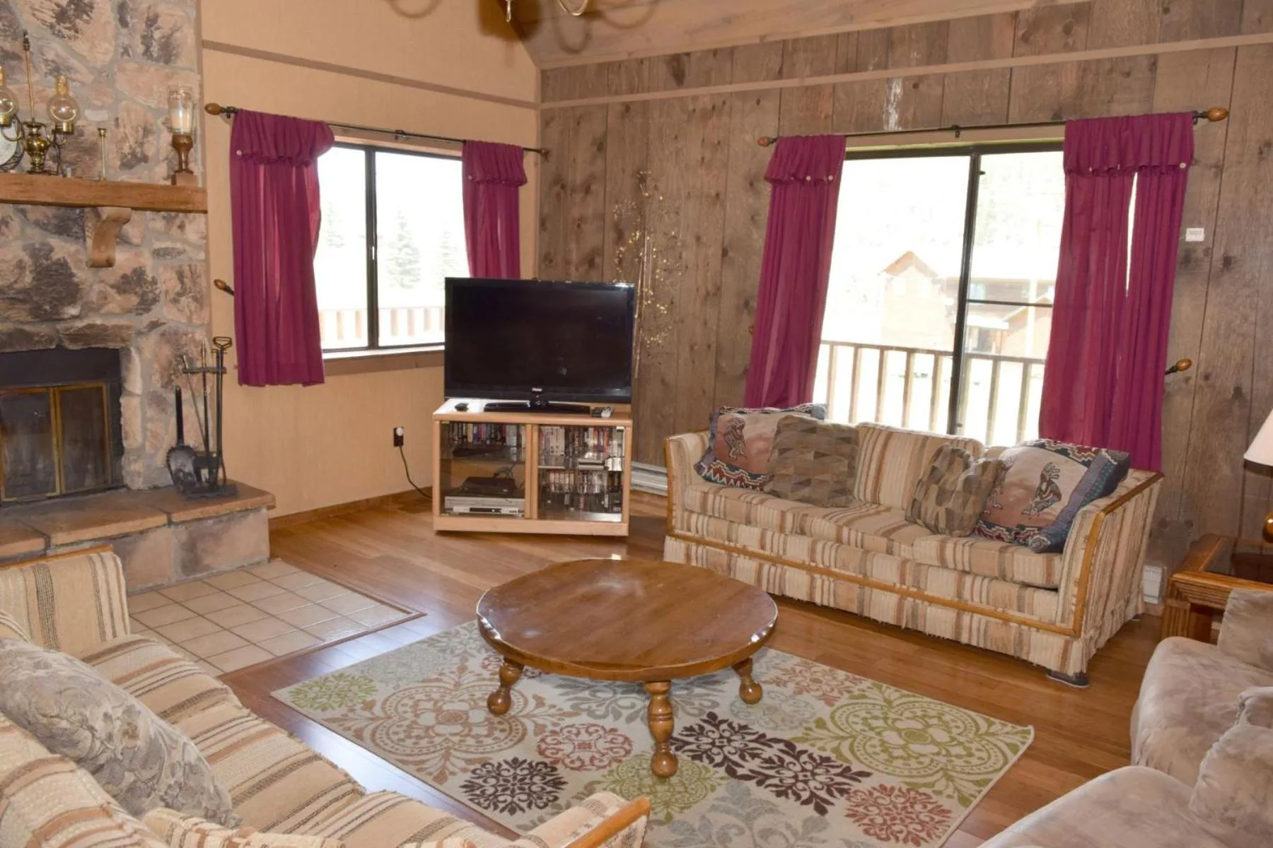 Artz Valley Cabin - WiFi - Satellite - Washer - Dryer - Wrap Around Deck - Wood Burning Fireplace - Secluded Setting