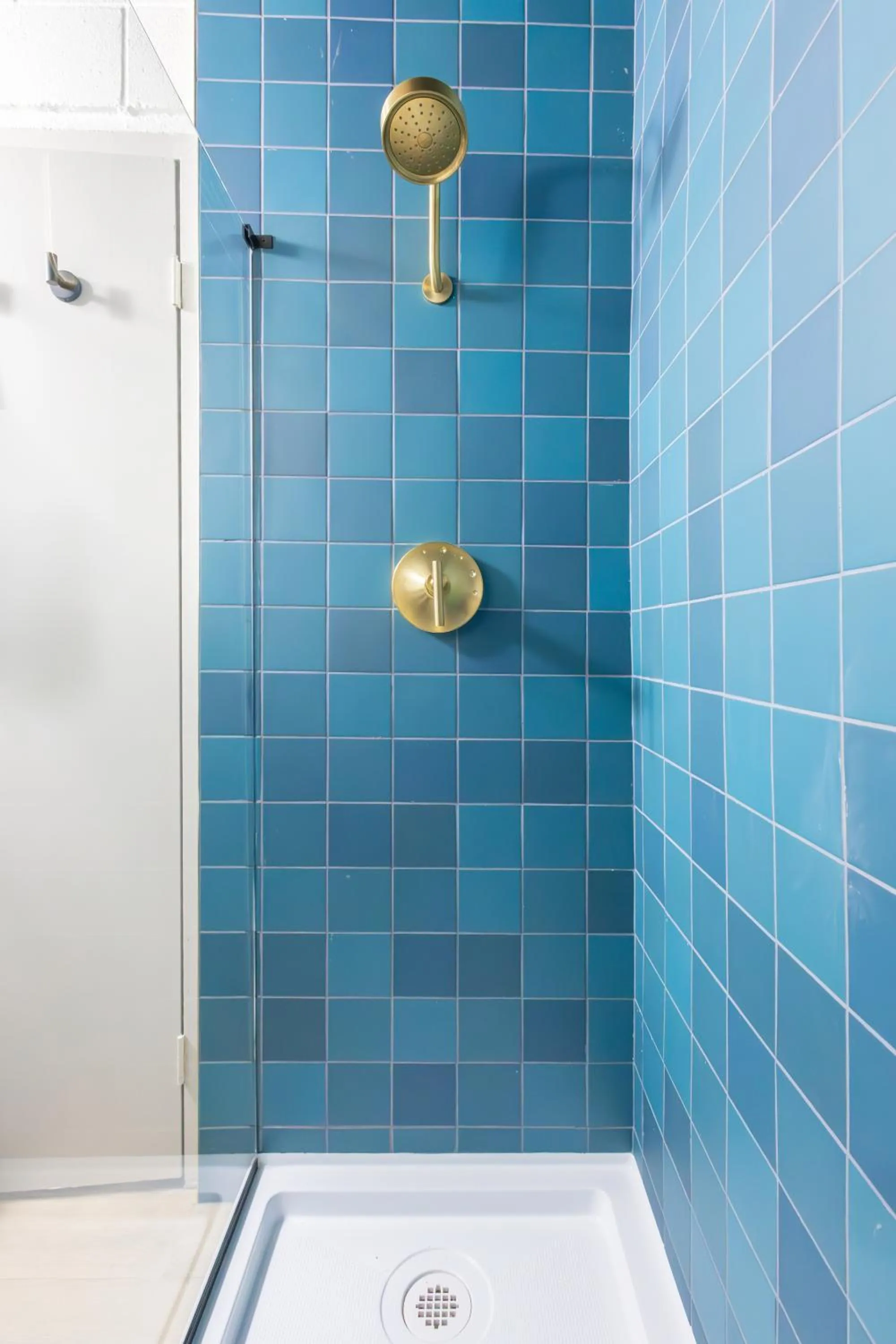 Shower in Arka Motel